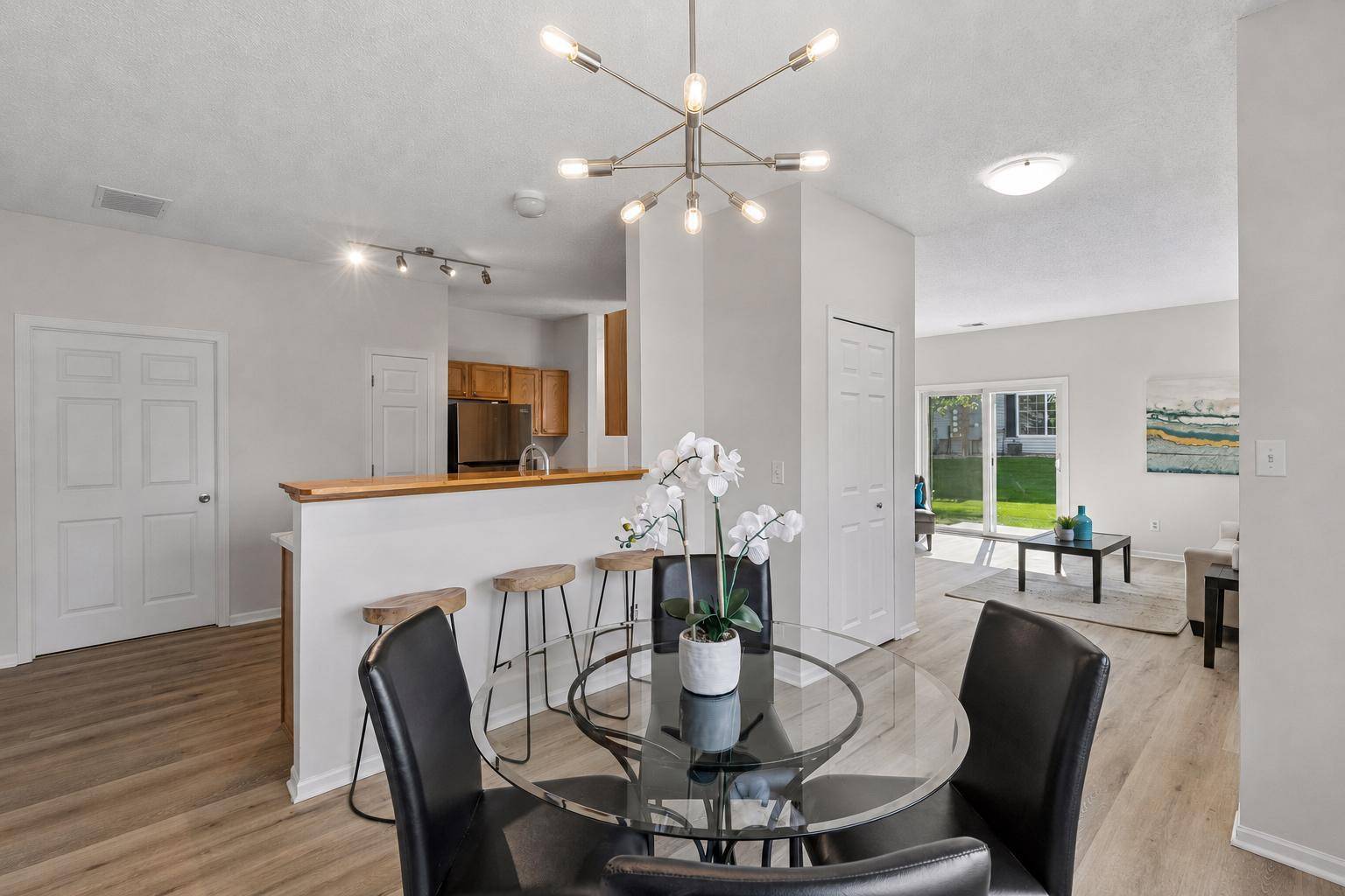 1336 Yorkshire LN, Shakopee, MN 55379