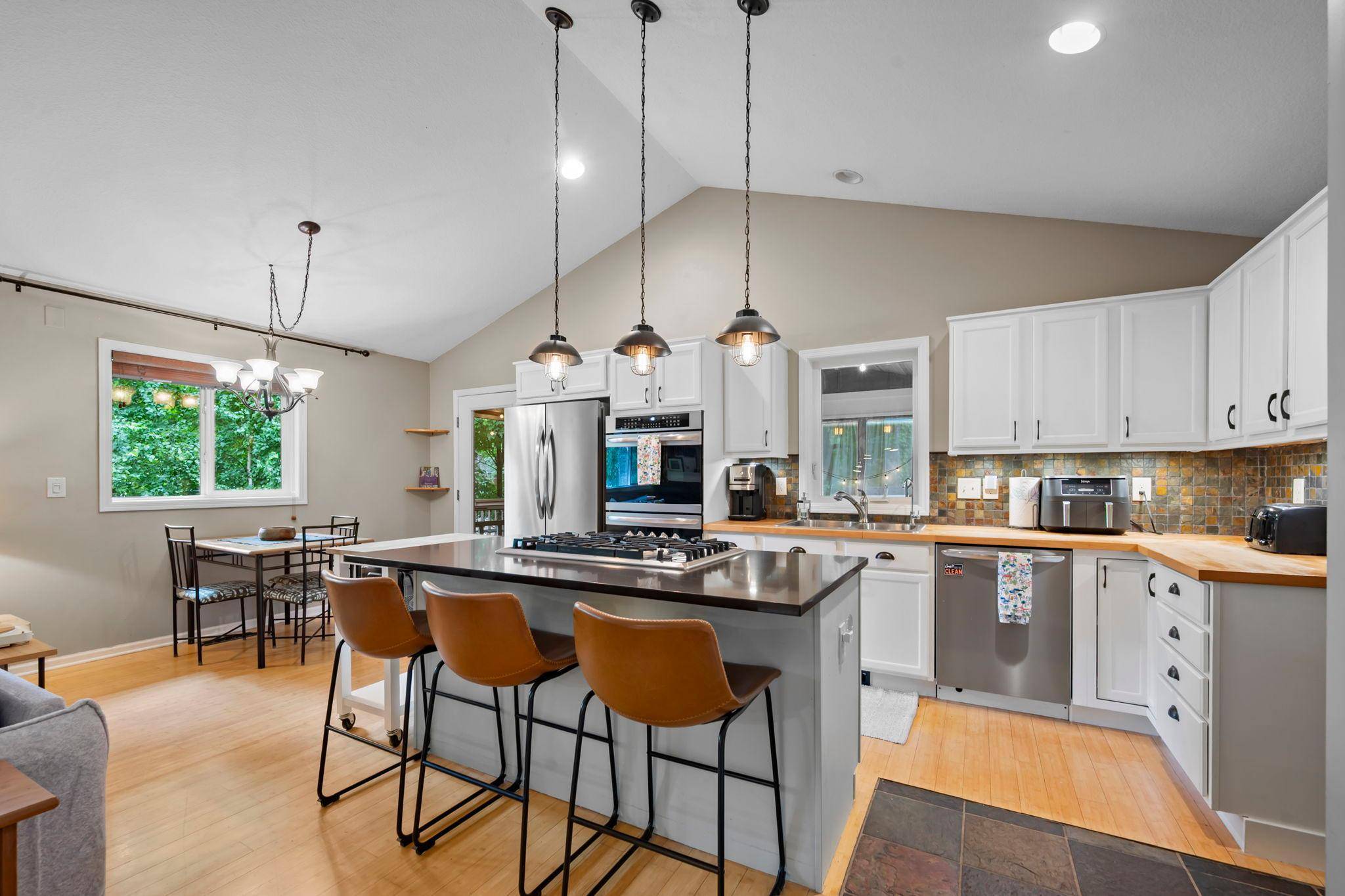 3067 Alexander LN, Mound, MN 55364