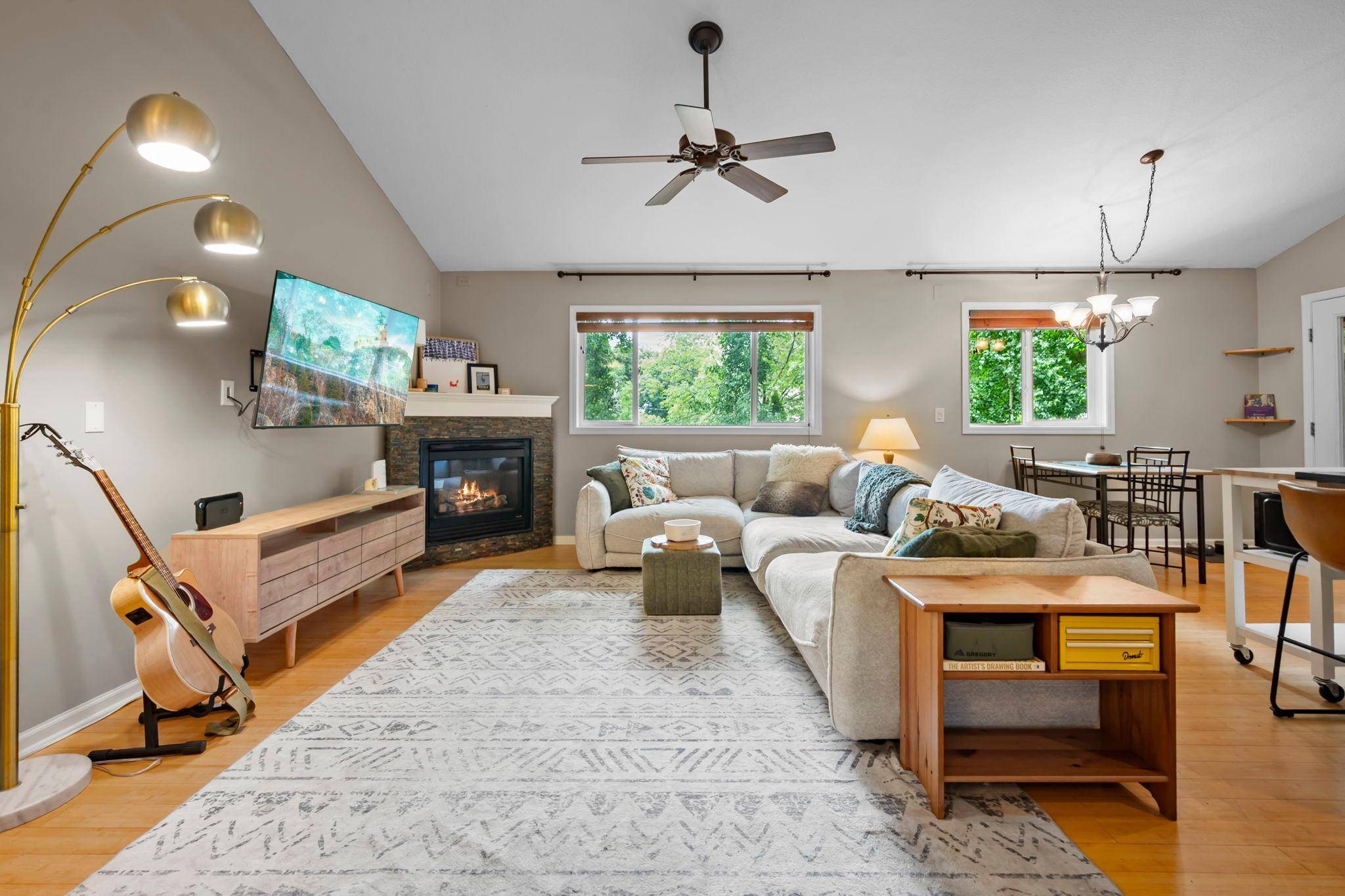 3067 Alexander LN, Mound, MN 55364