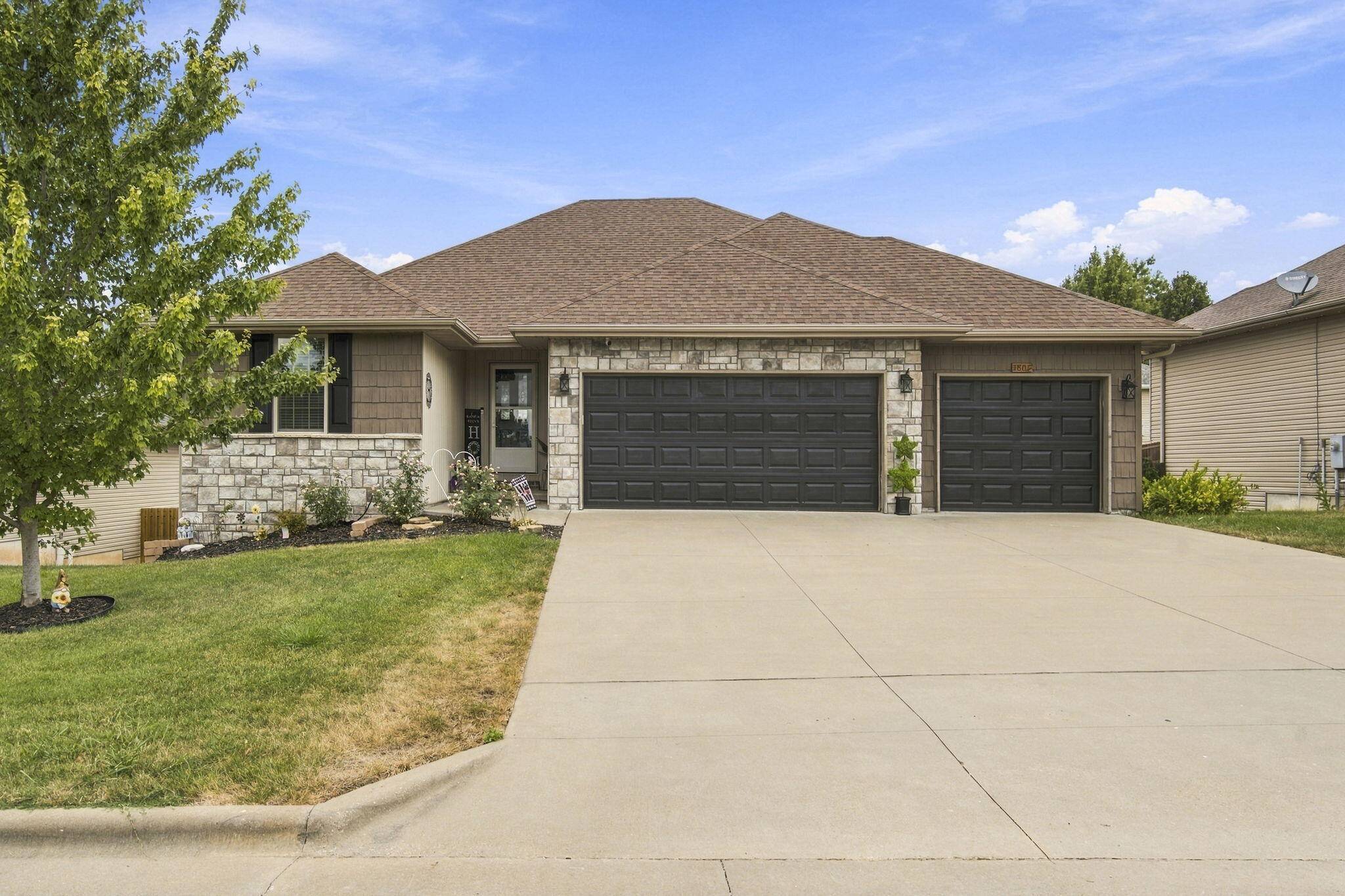 1807 E Costa Mesa CT, Ozark, MO 65721