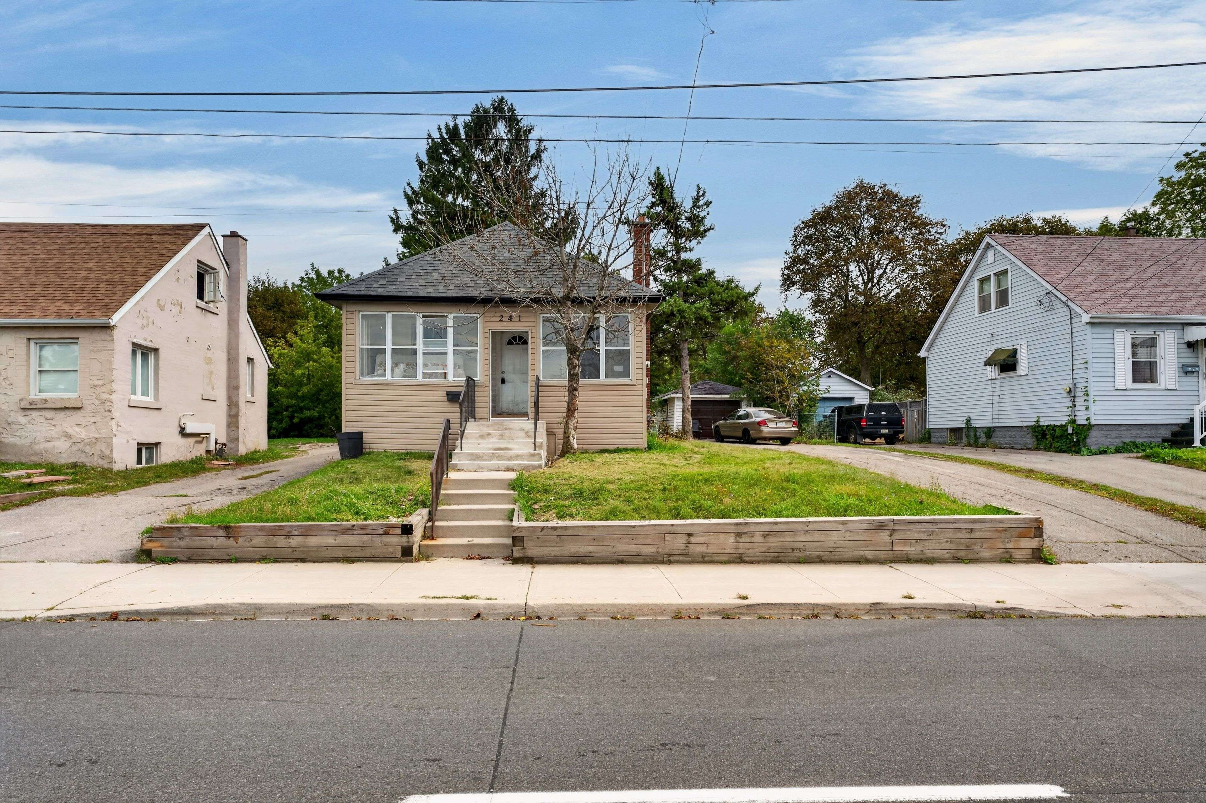 241 West 5th ST W, Hamilton, ON L9C 3N8