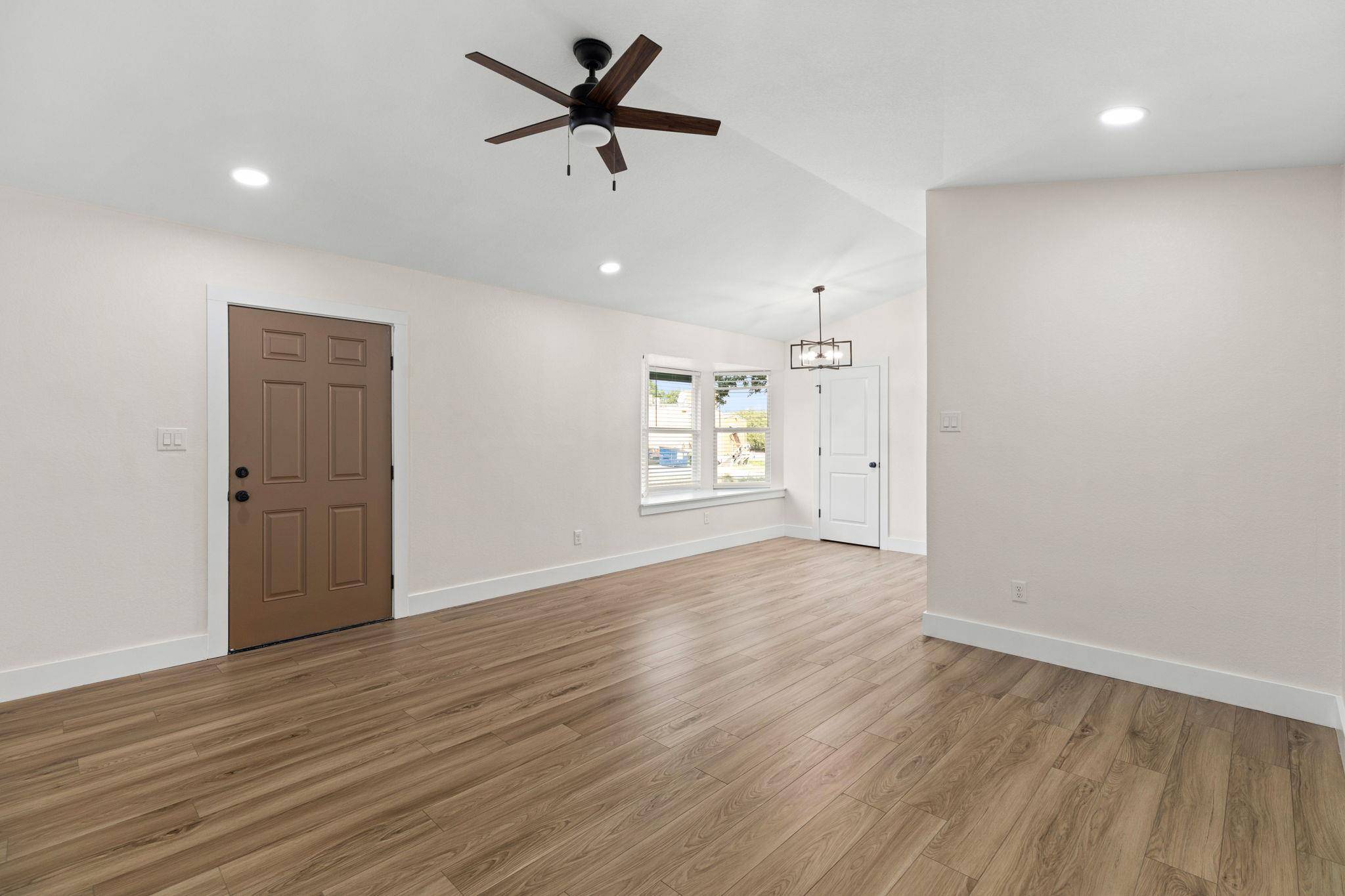 10808 Ridgeway ST, Jonestown, TX 78645