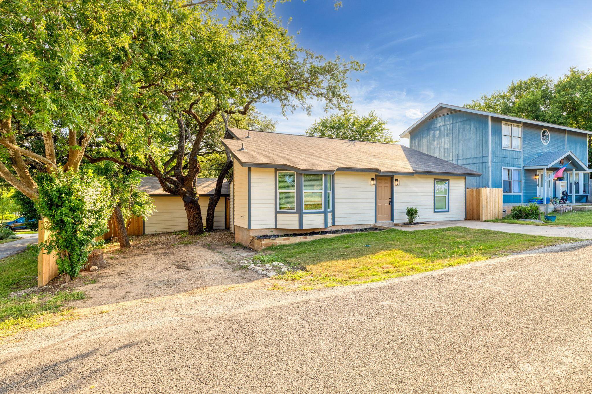 10808 Ridgeway ST, Jonestown, TX 78645