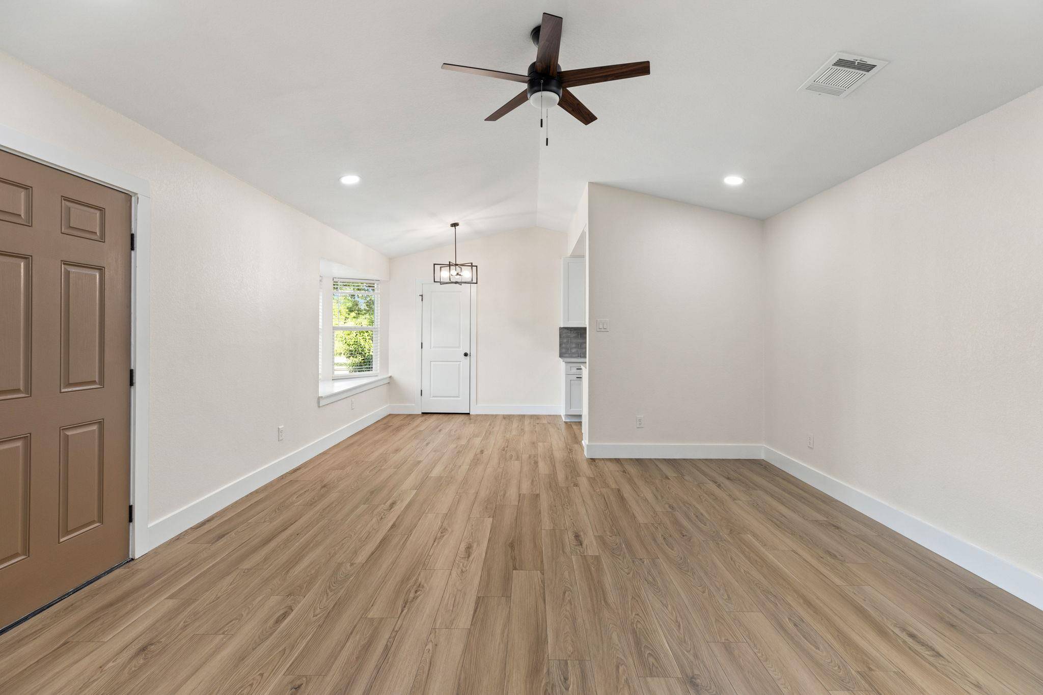 10808 Ridgeway ST, Jonestown, TX 78645