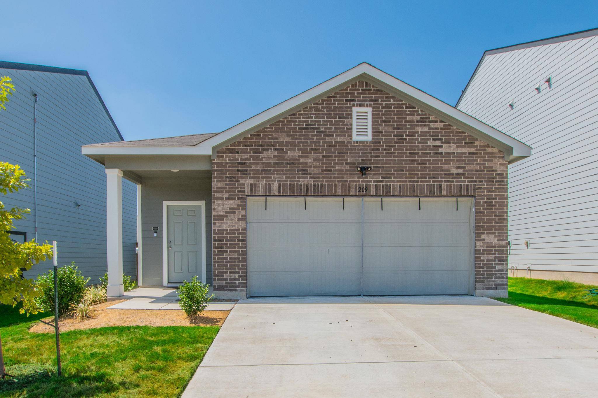 209 Dirty Harry DR, Jarrell, TX 76537