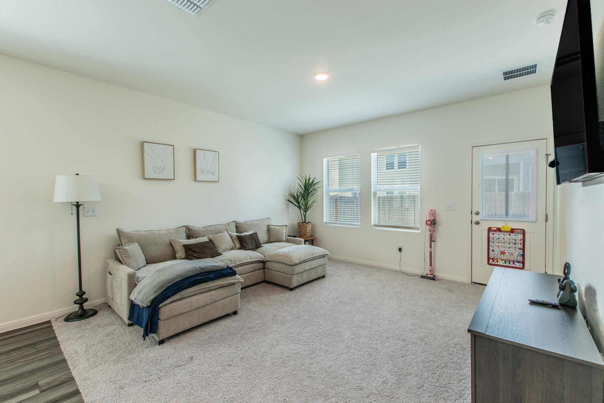 209 Dirty Harry DR, Jarrell, TX 76537