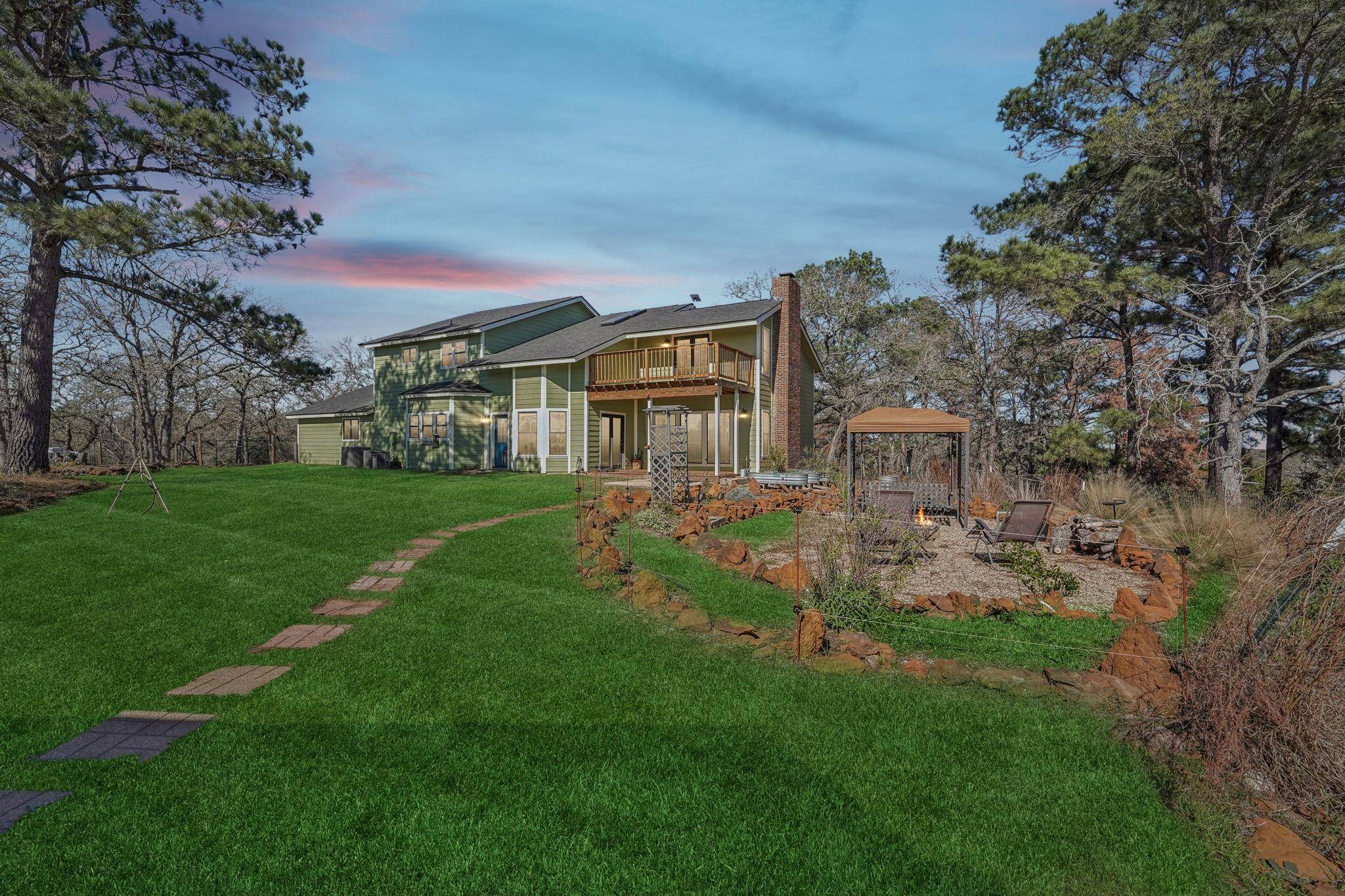 407 Country LN, Mcdade, TX 78650