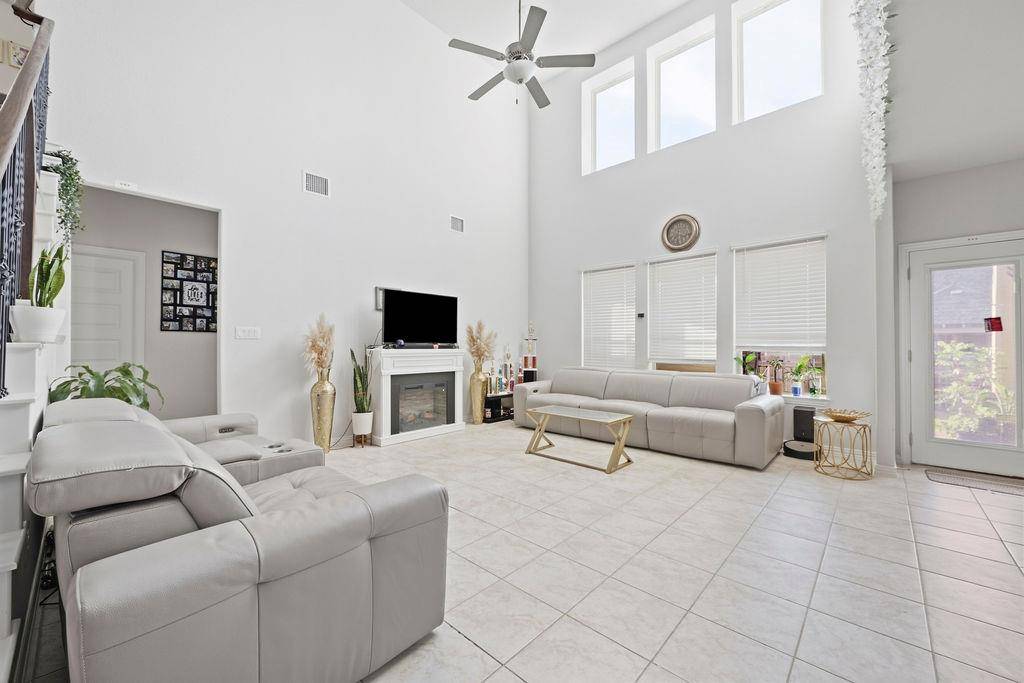 3929 Mineral DR, Leander, TX 78641