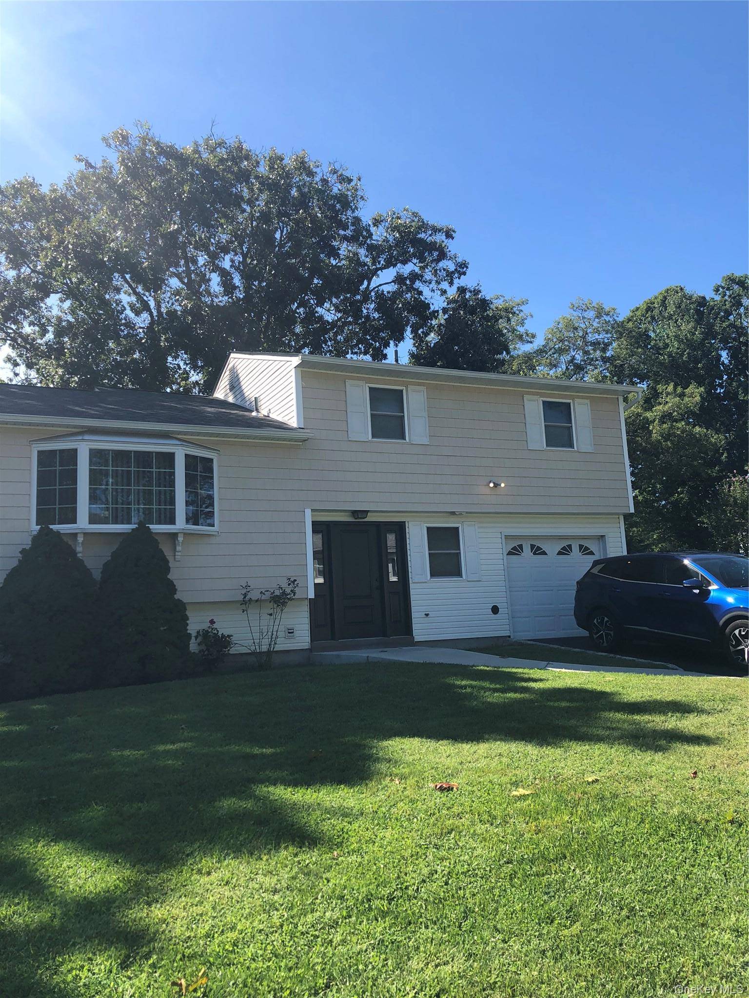22 Starfire DR, Centereach, NY 11720