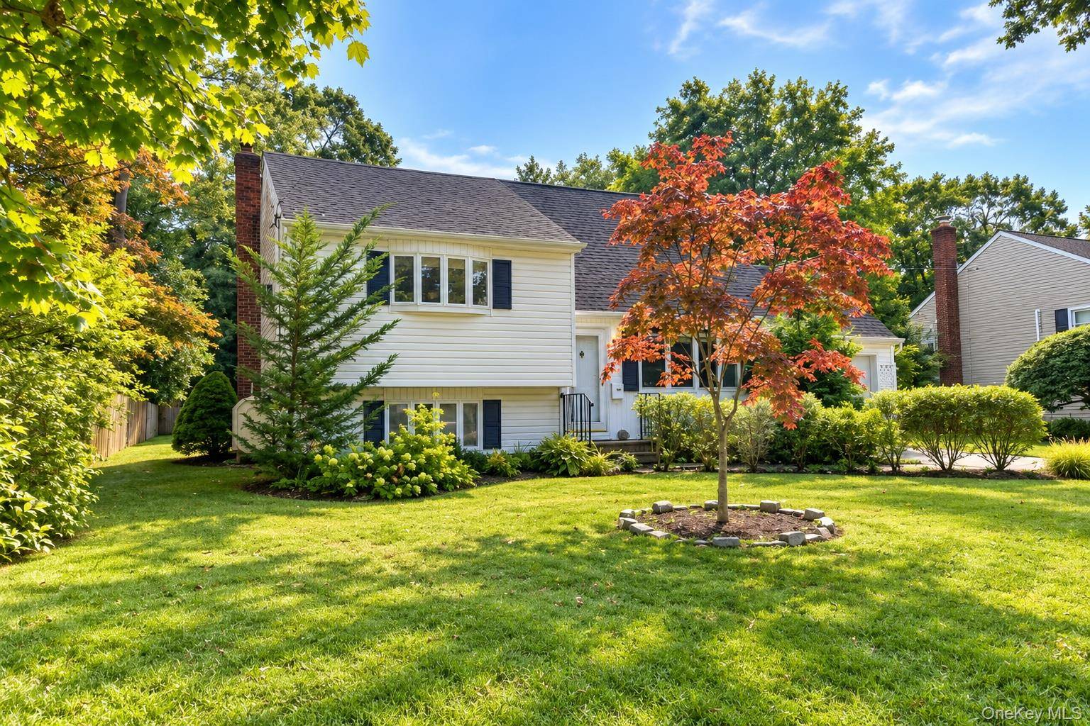 69 Circuit RD, Bellport Village, NY 11713