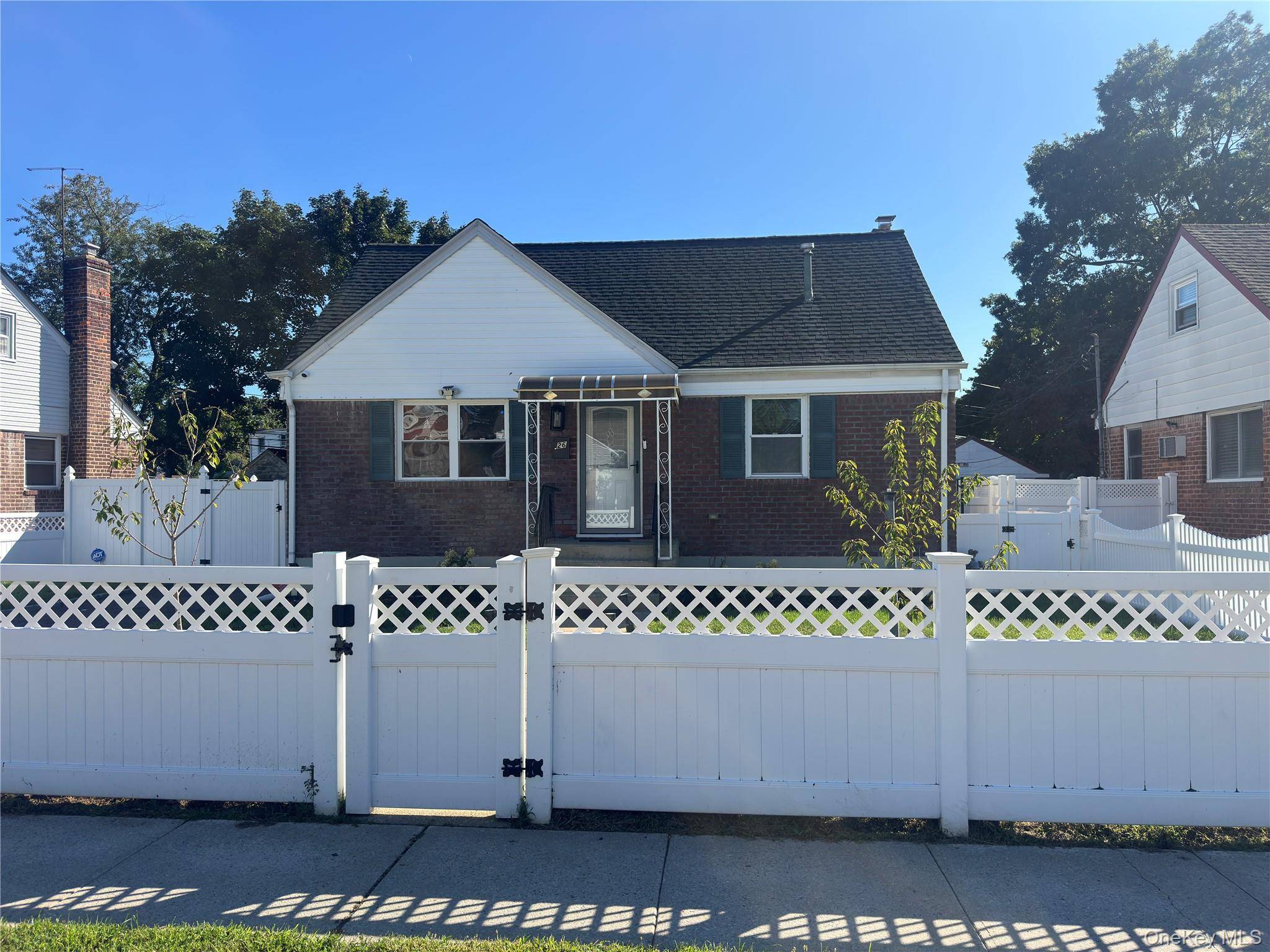 26 Circle DR, Hempstead, NY 11550