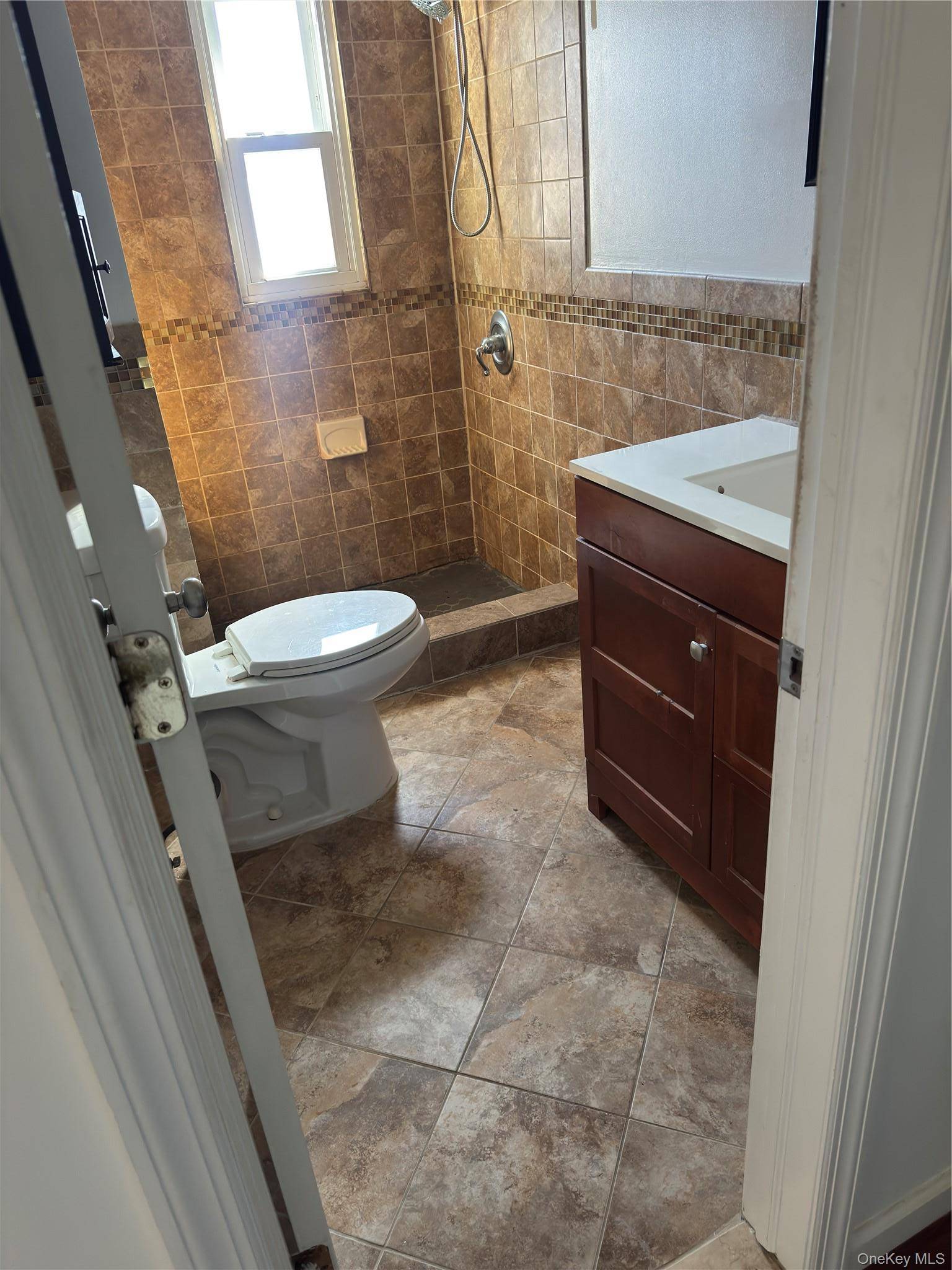 26 Circle DR, Hempstead, NY 11550