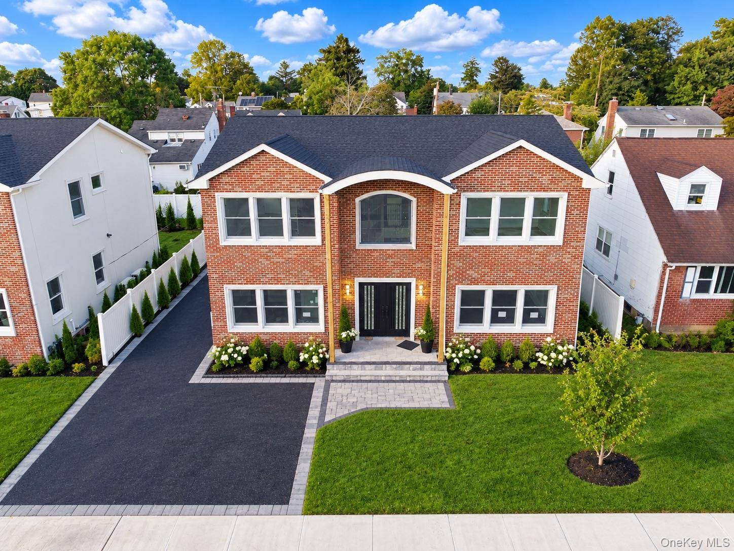 8 Fountain ST, Hicksville, NY 11801
