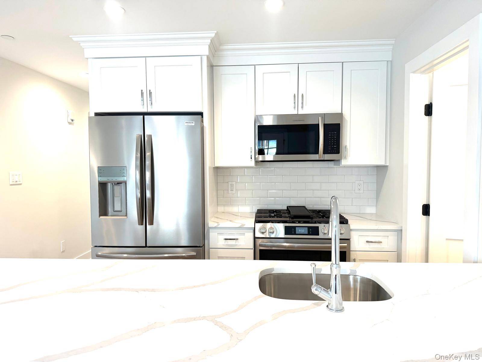 161 Union AVE #5, Lynbrook, NY 11563