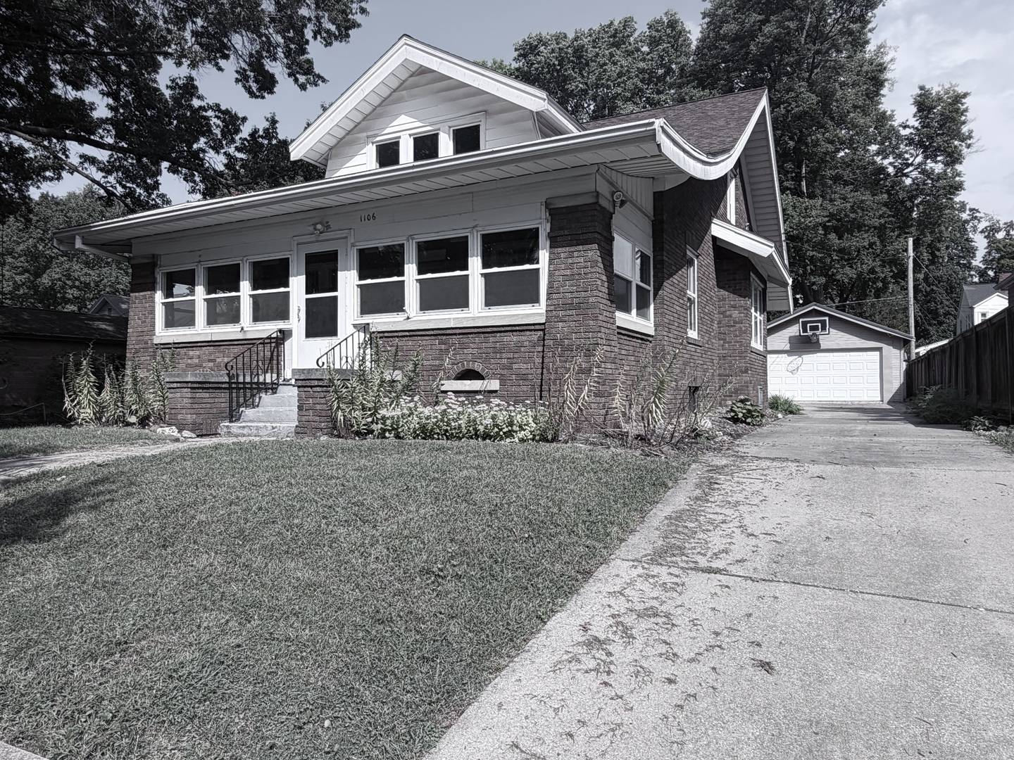 1106 E Olive ST E, Bloomington, IL 61701
