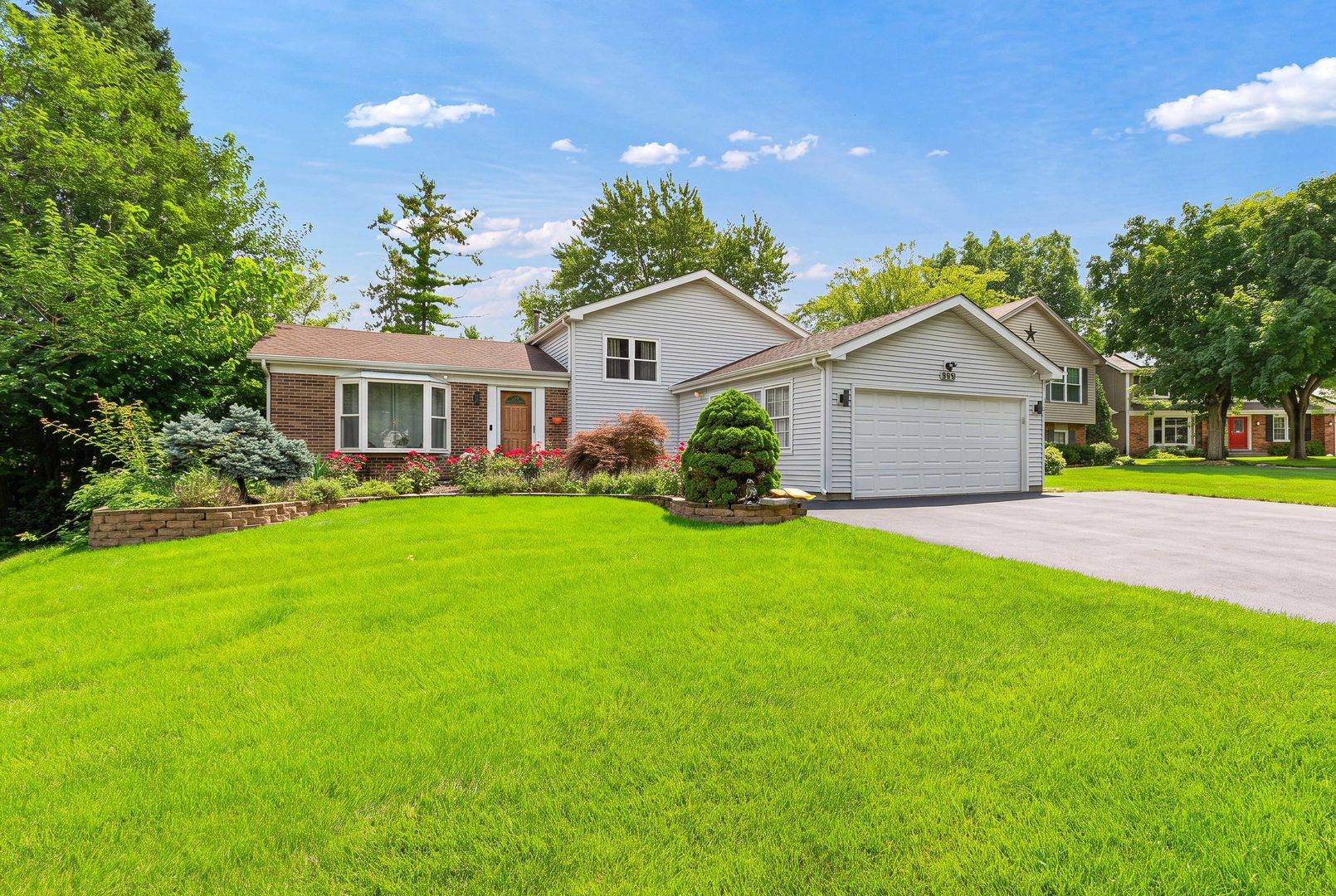 850 Silverwood CT, Lake Zurich, IL 60047