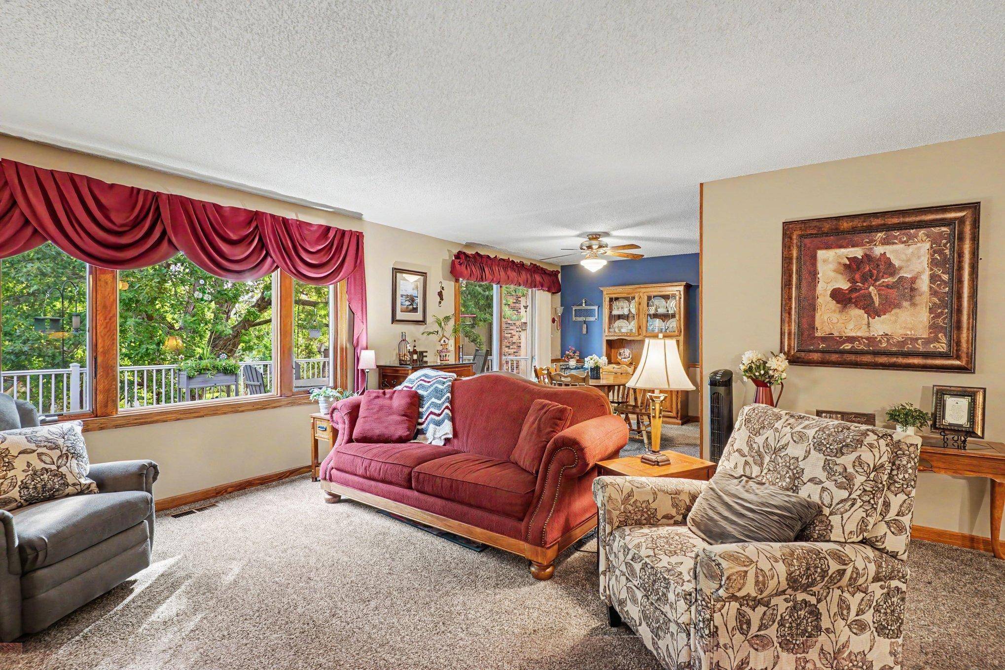 12405 Villaburne DR, Burnsville, MN 55337