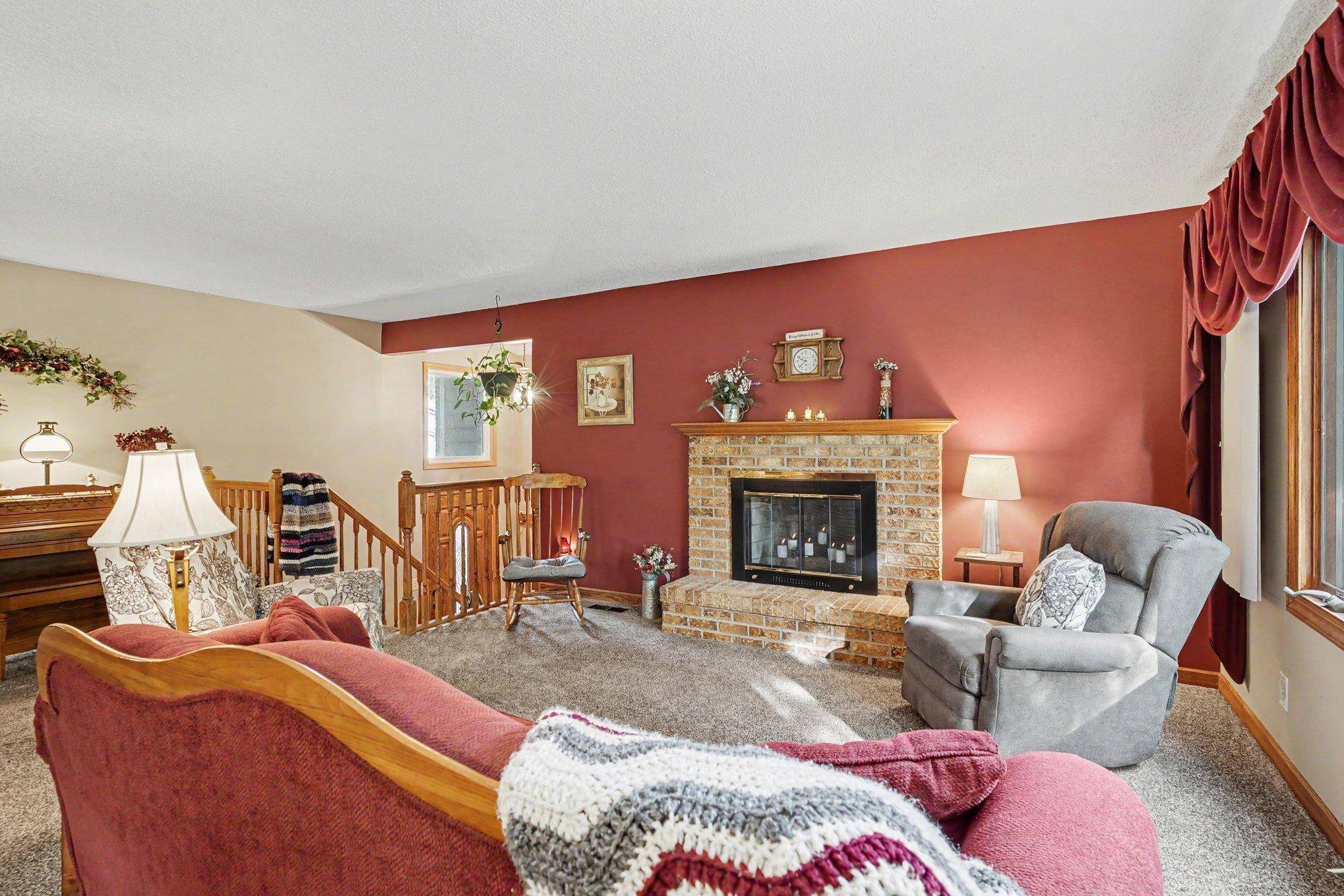 12405 Villaburne DR, Burnsville, MN 55337