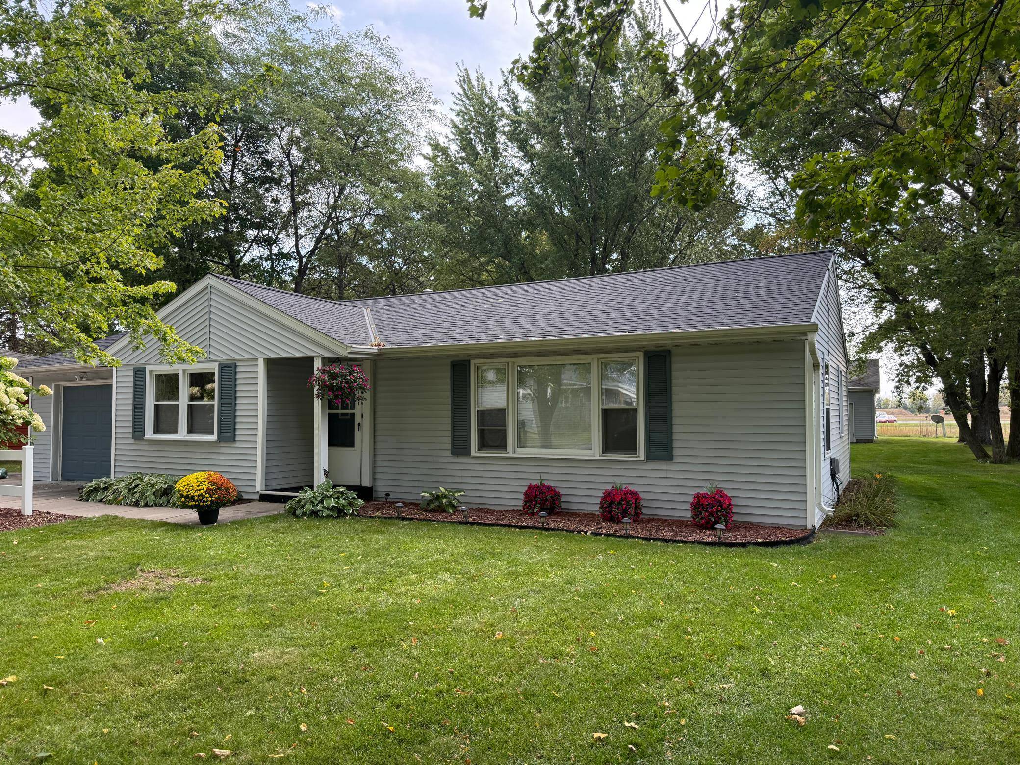 1128 Woodlawn Acres DR, Saint Cloud, MN 56301
