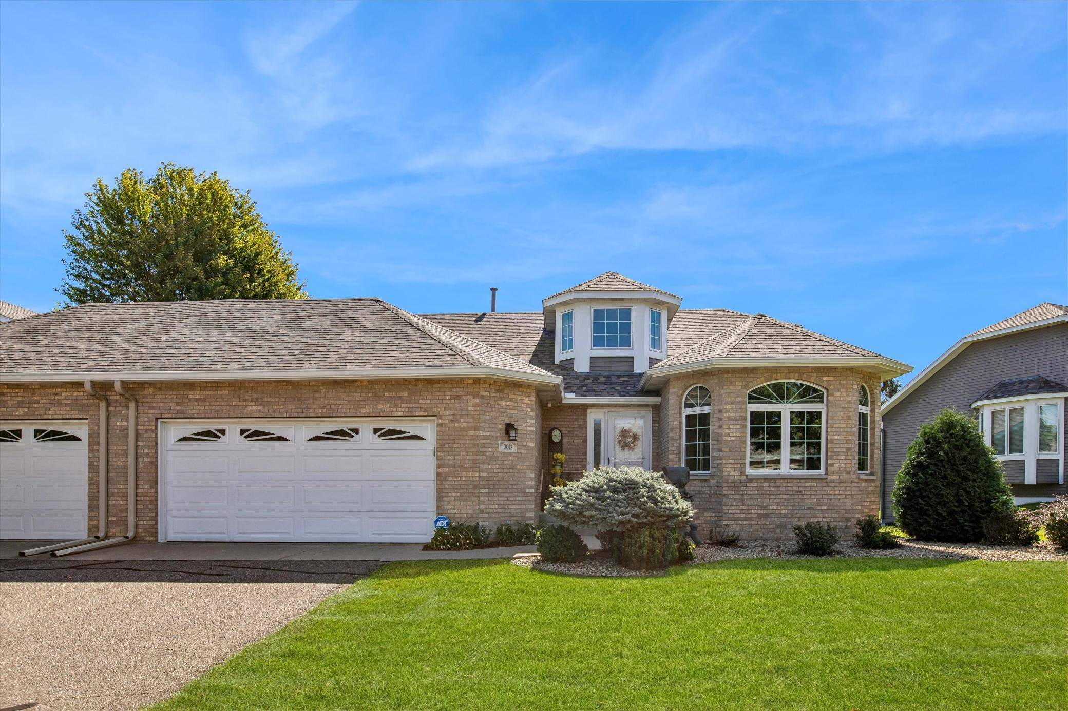 3012 Highpointe Curve, Roseville, MN 55113