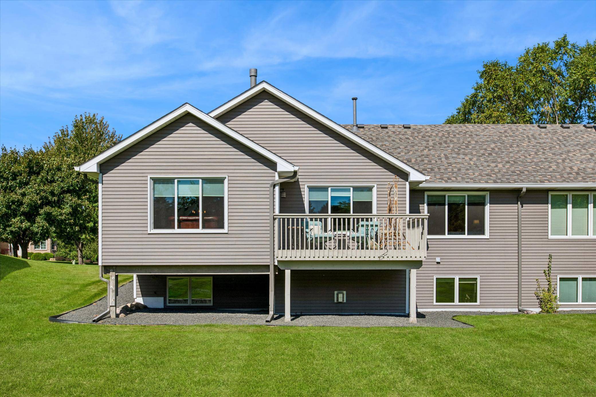 3012 Highpointe Curve, Roseville, MN 55113
