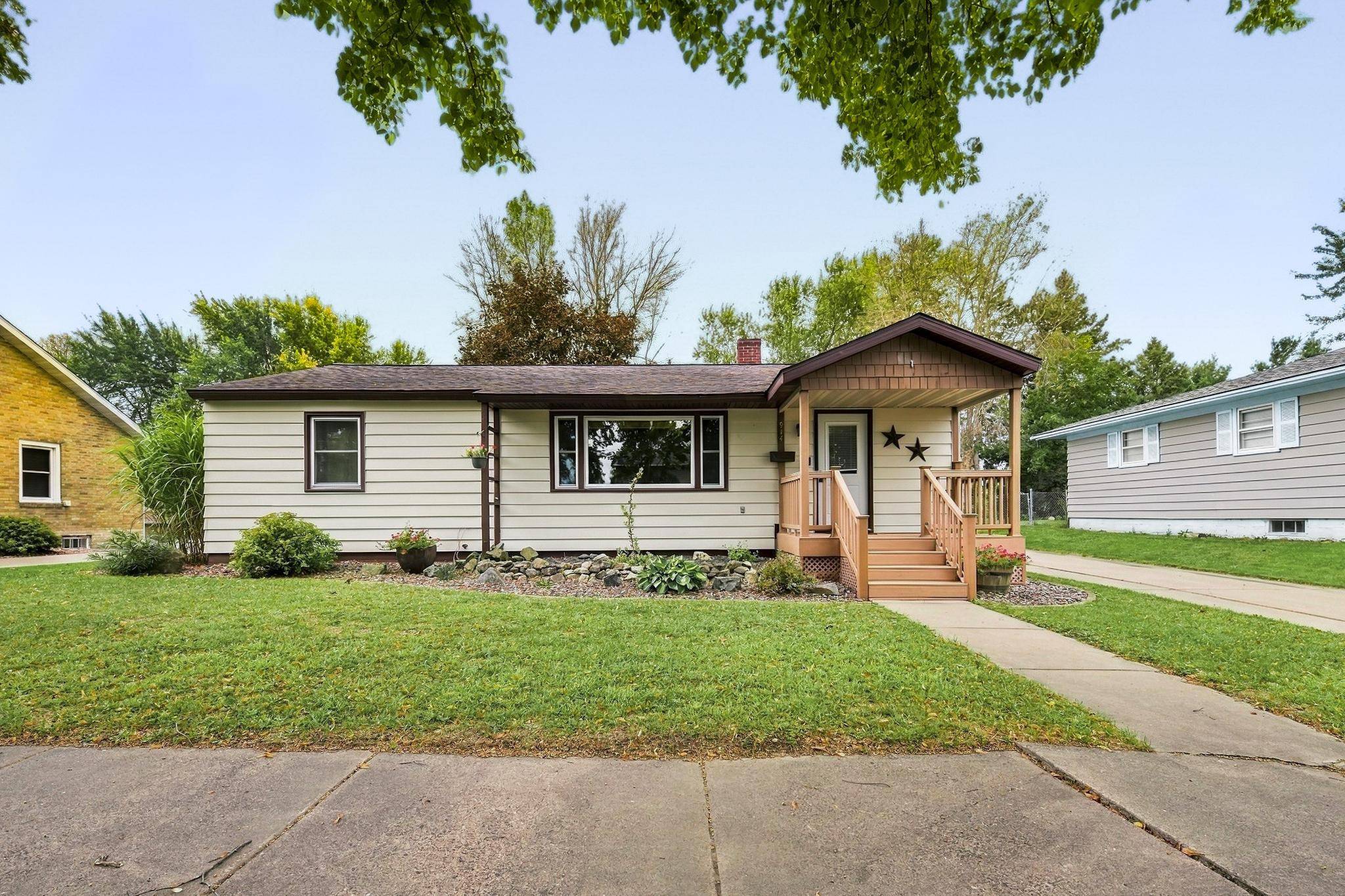 914 21st AVE, Bloomer, WI 54724