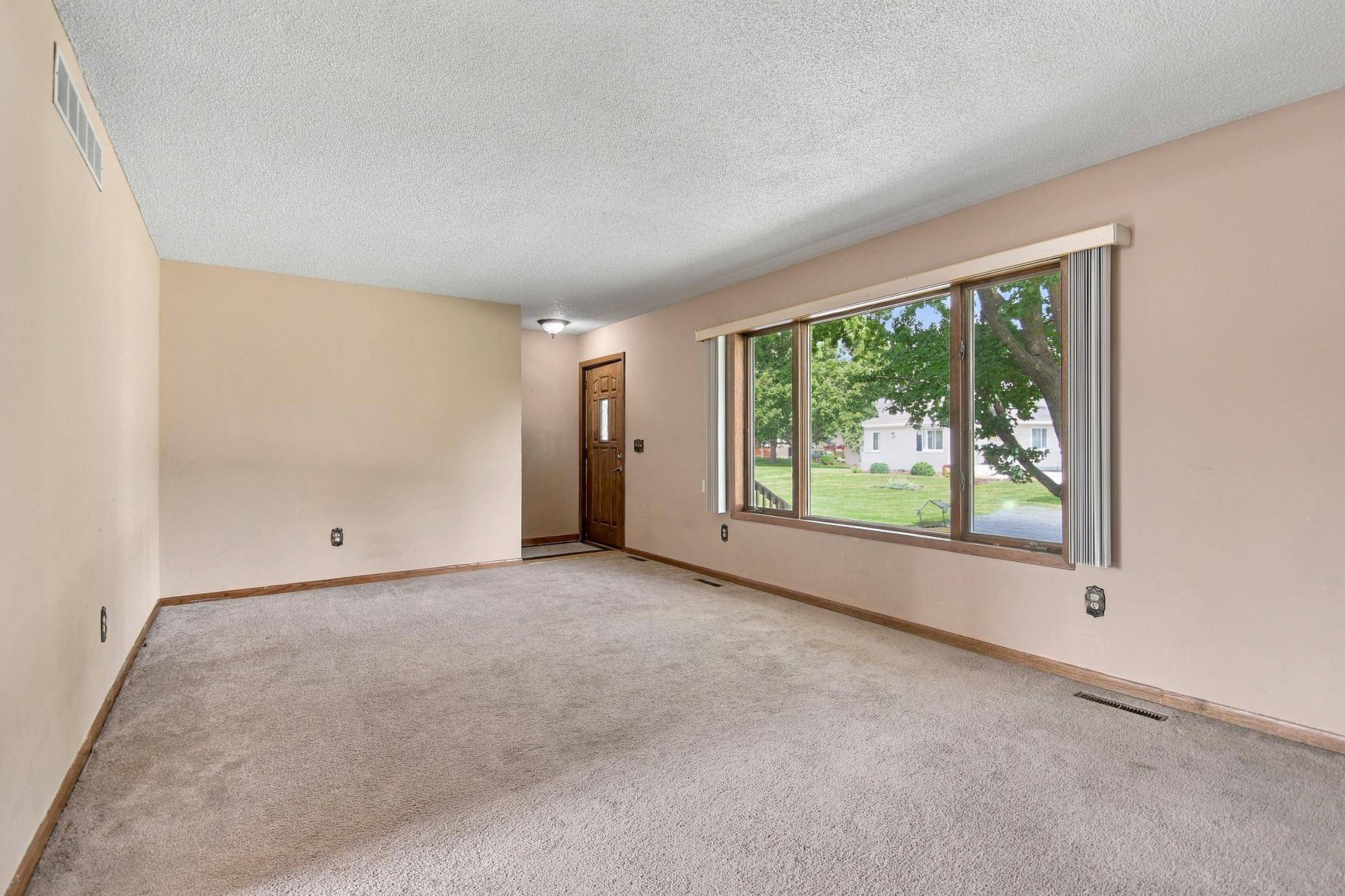 308 SE Oak ST, Brownsdale, MN 55918