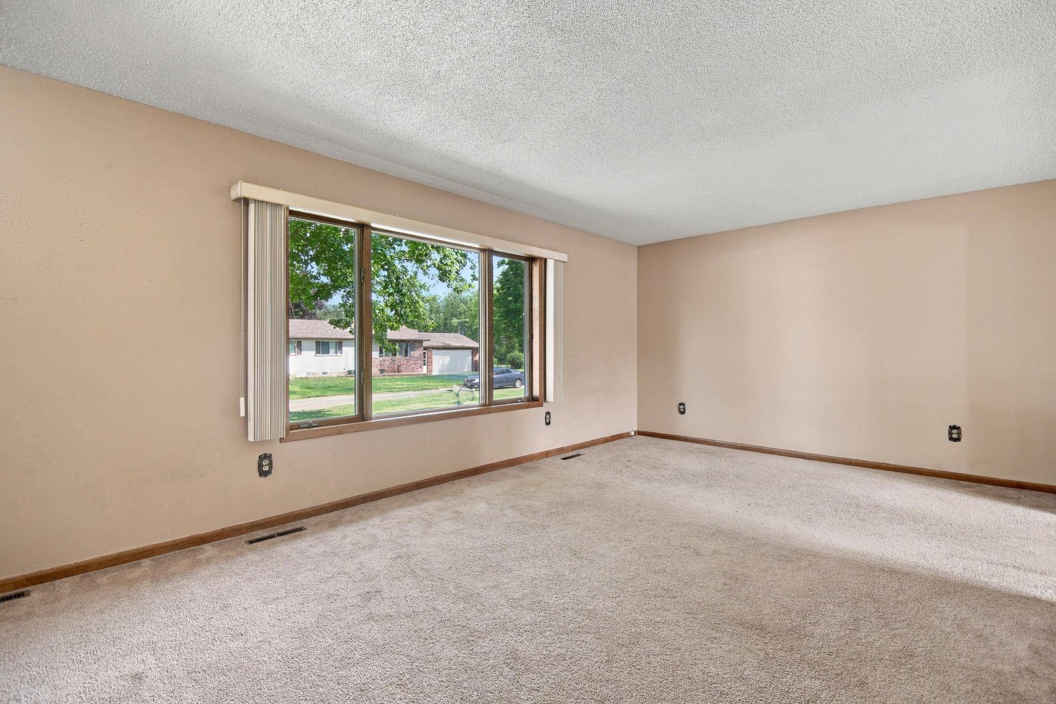 308 SE Oak ST, Brownsdale, MN 55918