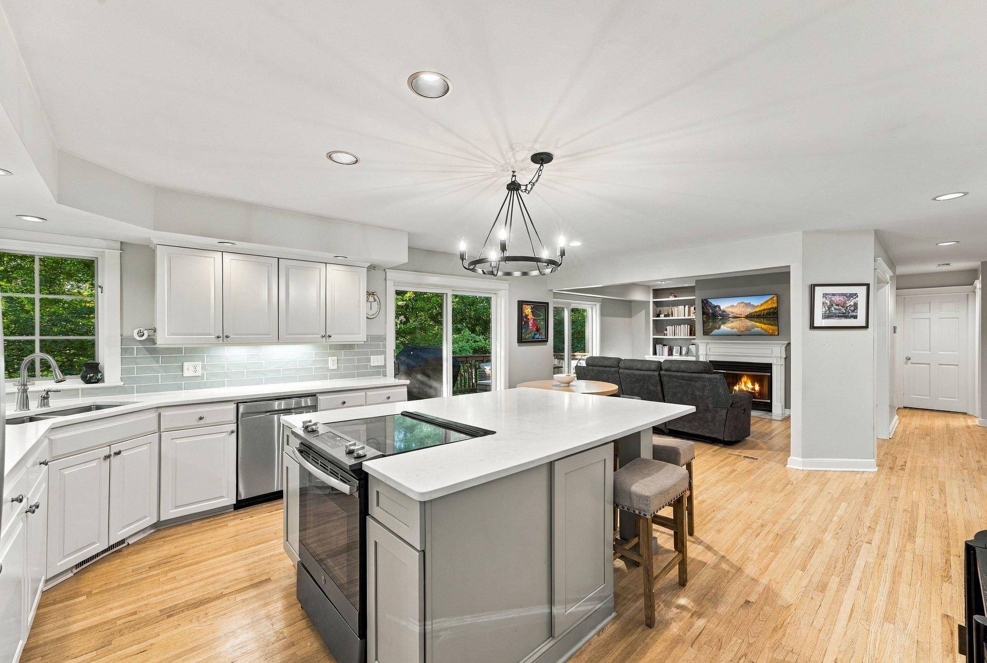 60 Imperial DR E, West Saint Paul, MN 55118