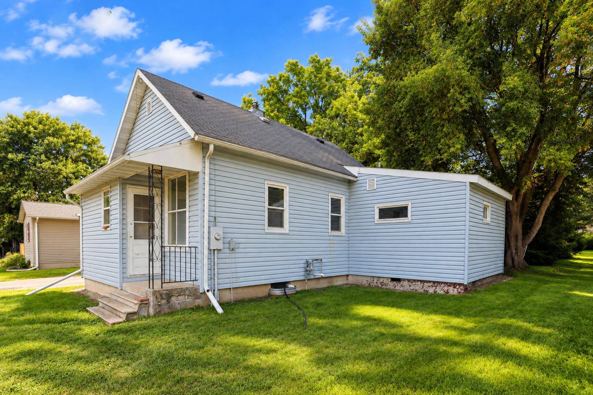 709 8th AVE SE, Waseca, MN 56093