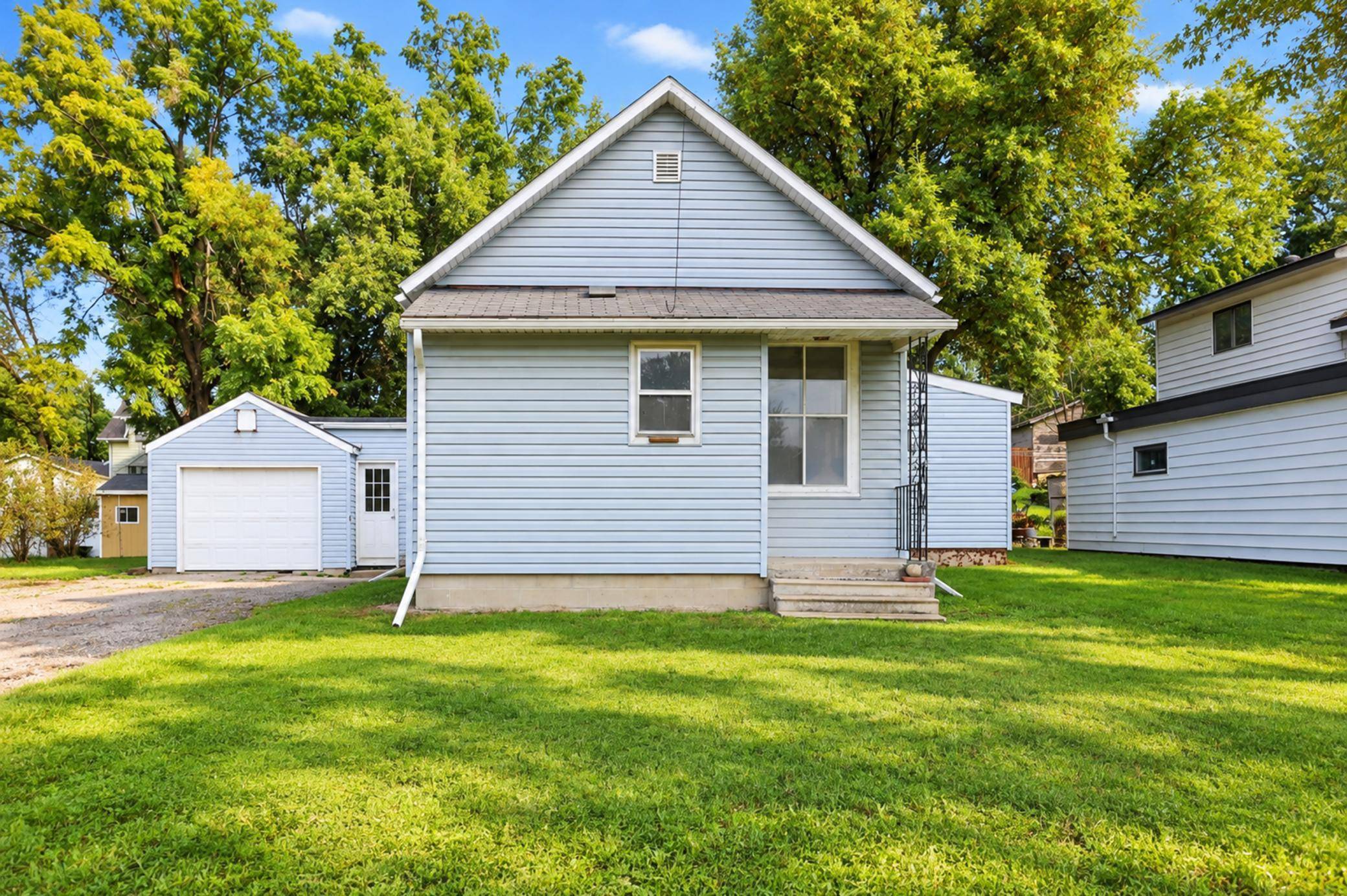 709 8th AVE SE, Waseca, MN 56093