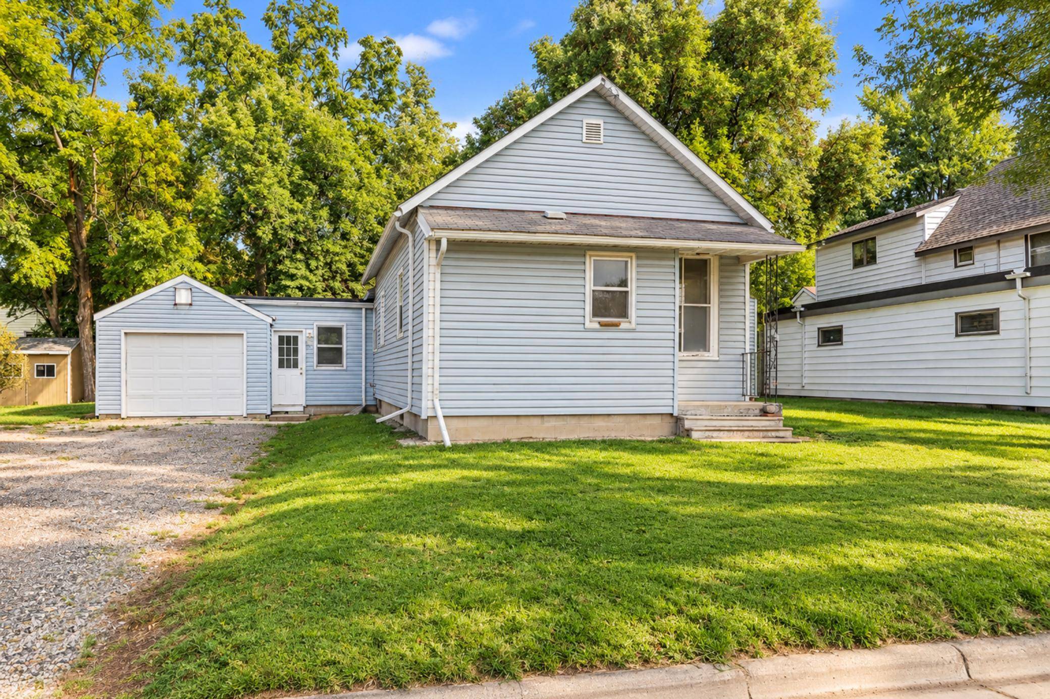709 8th AVE SE, Waseca, MN 56093