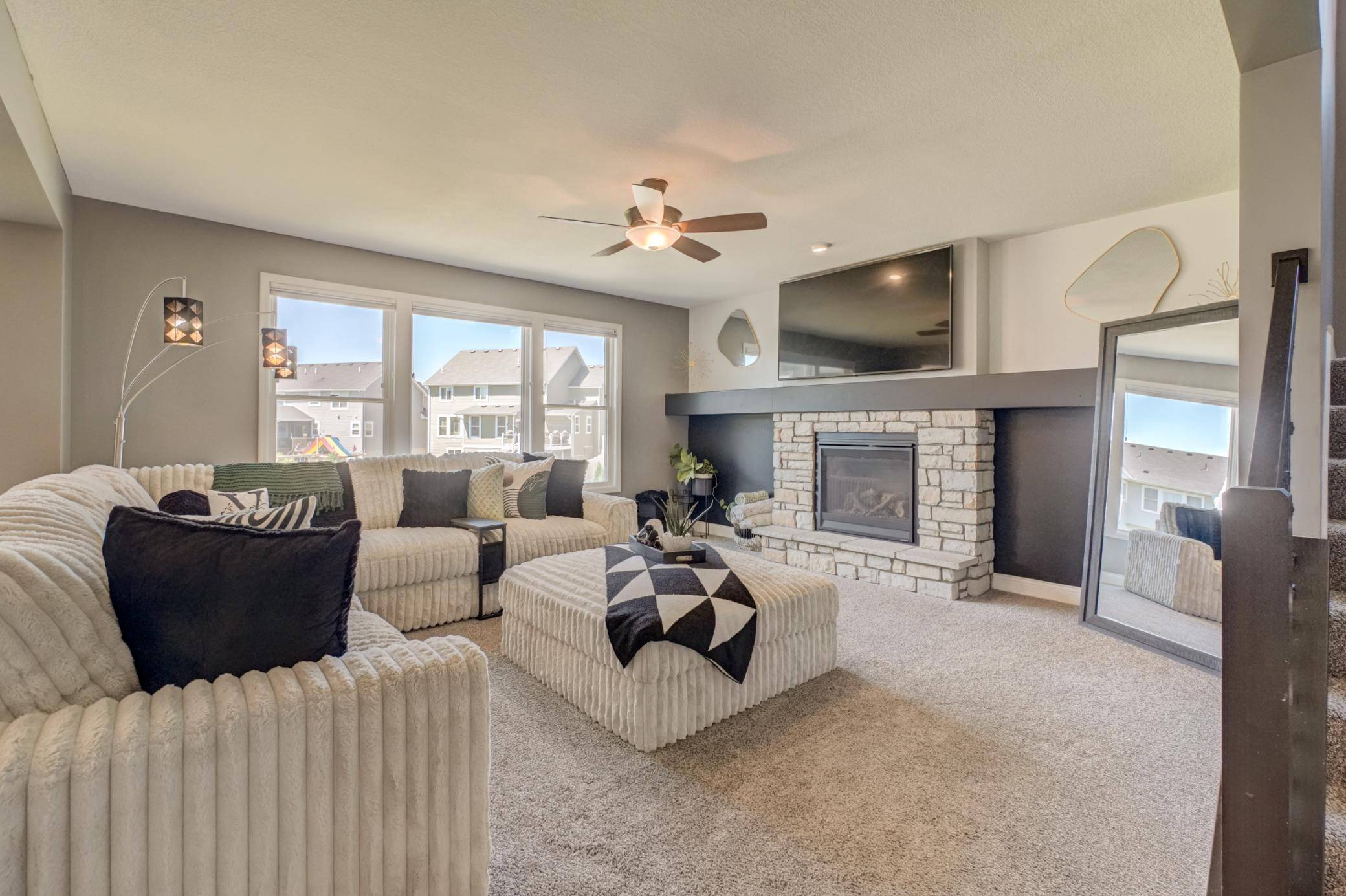 5204 Porchlight Bay, Woodbury, MN 55129
