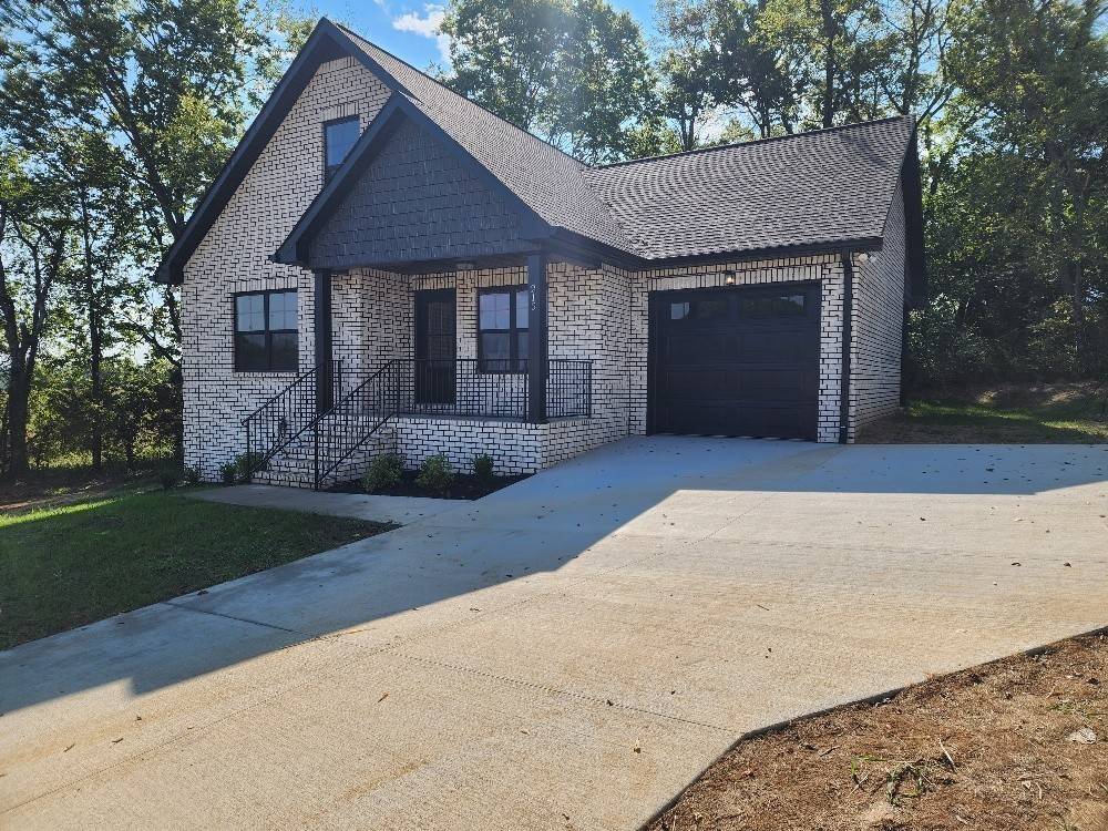 215 Scenic Ln, Hartsville, TN 37074