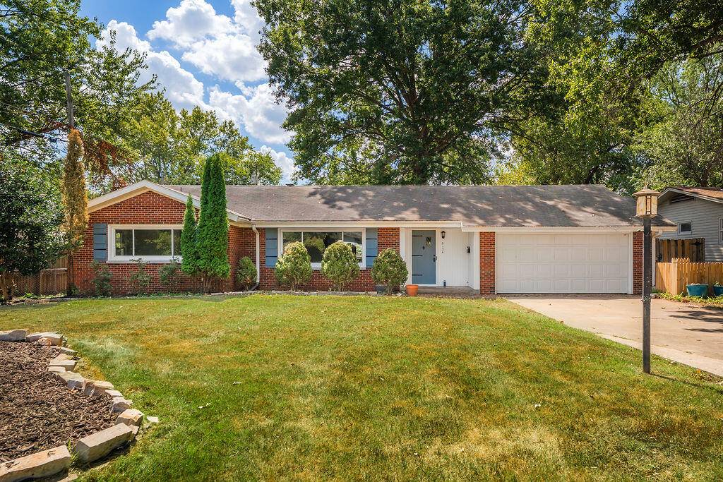 2134 E Crestview ST, Springfield, MO 65804
