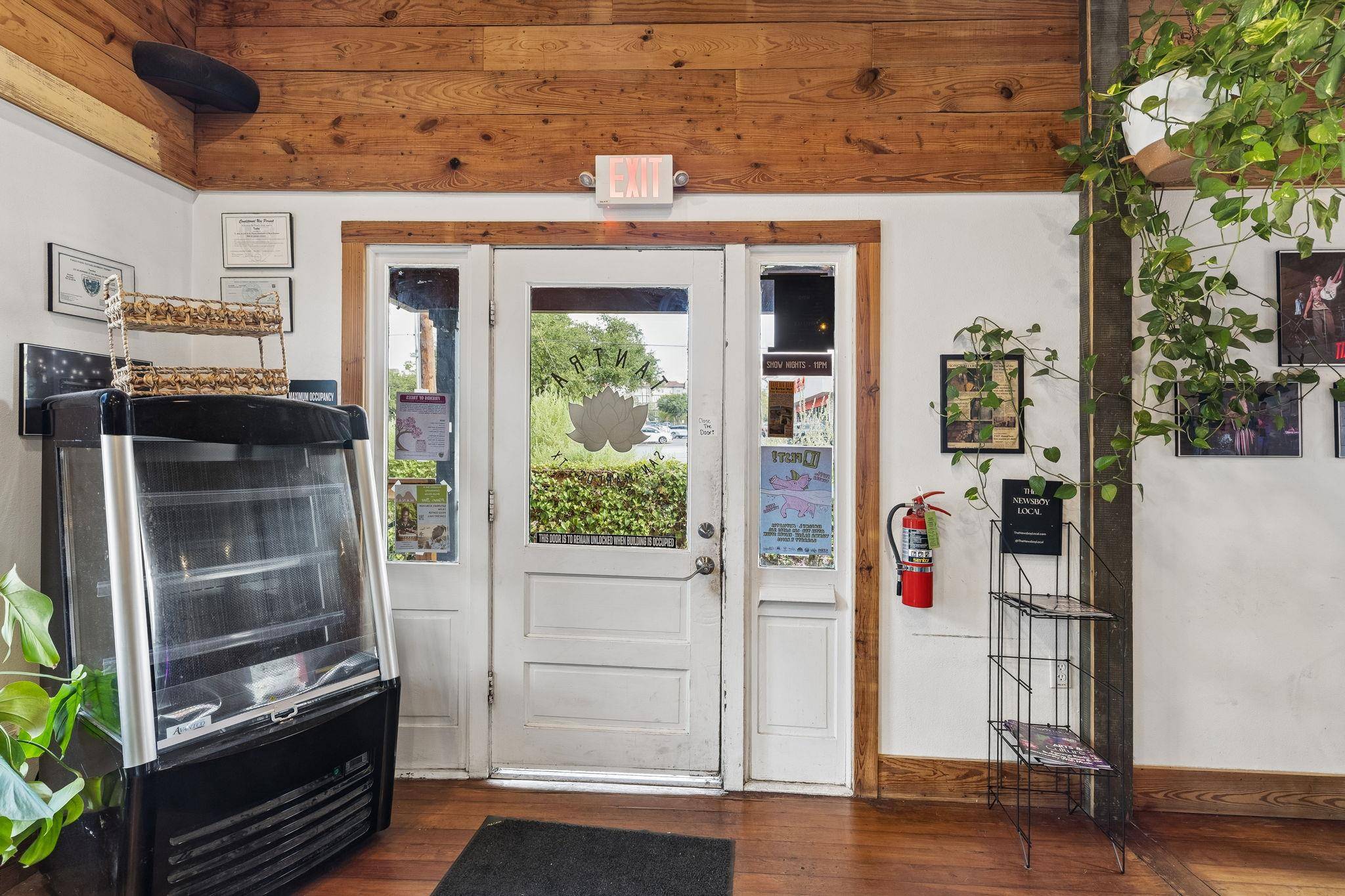 217 W Hopkins ST, San Marcos, TX 78666