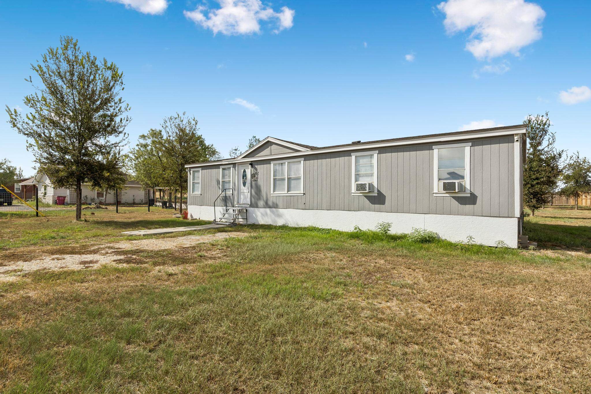 155 Oso ST, Cedar Creek, TX 78612