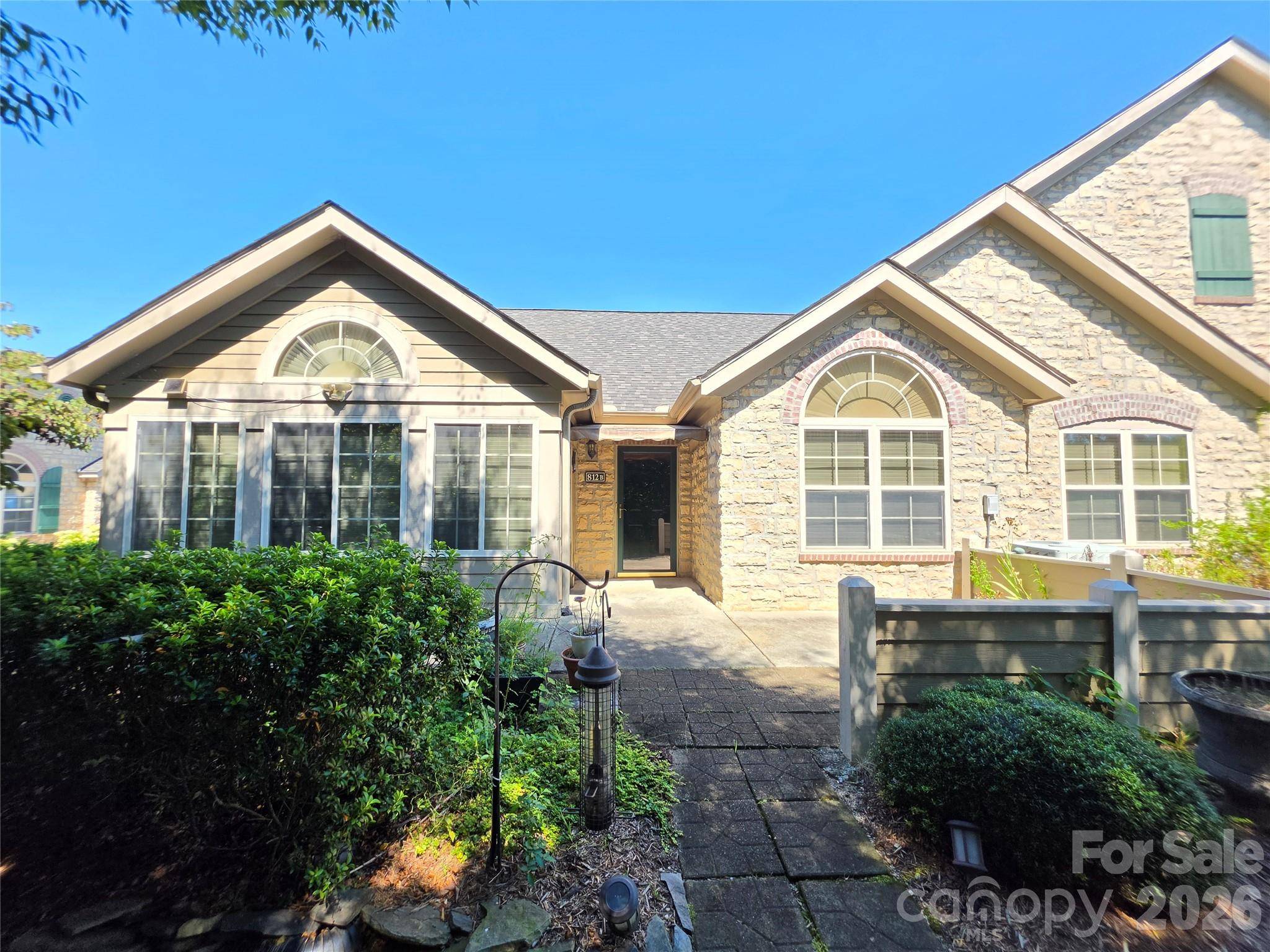 812 Wynnshire DR #B, Hickory, NC 28601