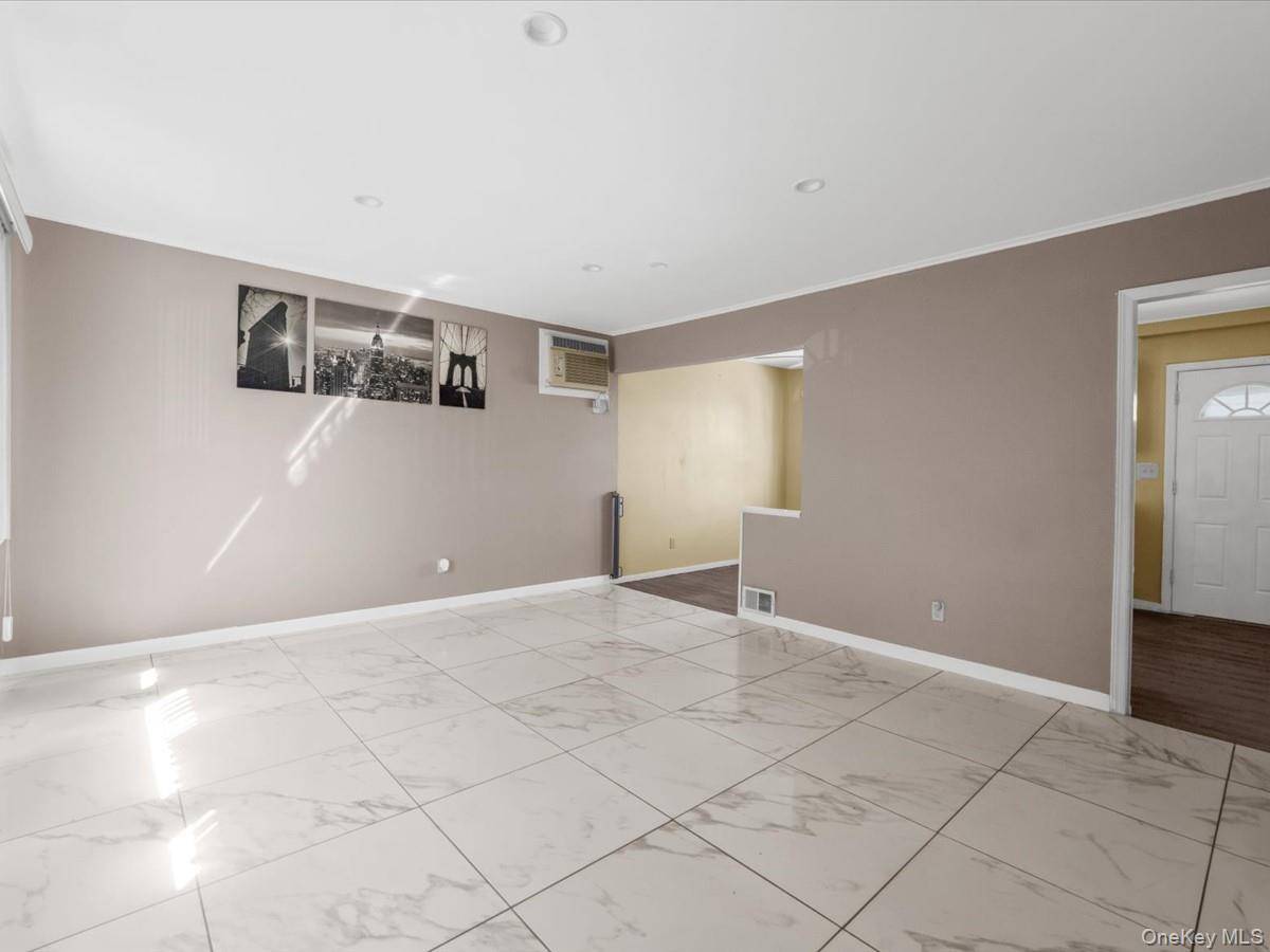 77 LITCHFIELD AVE, Elmont, NY 11003
