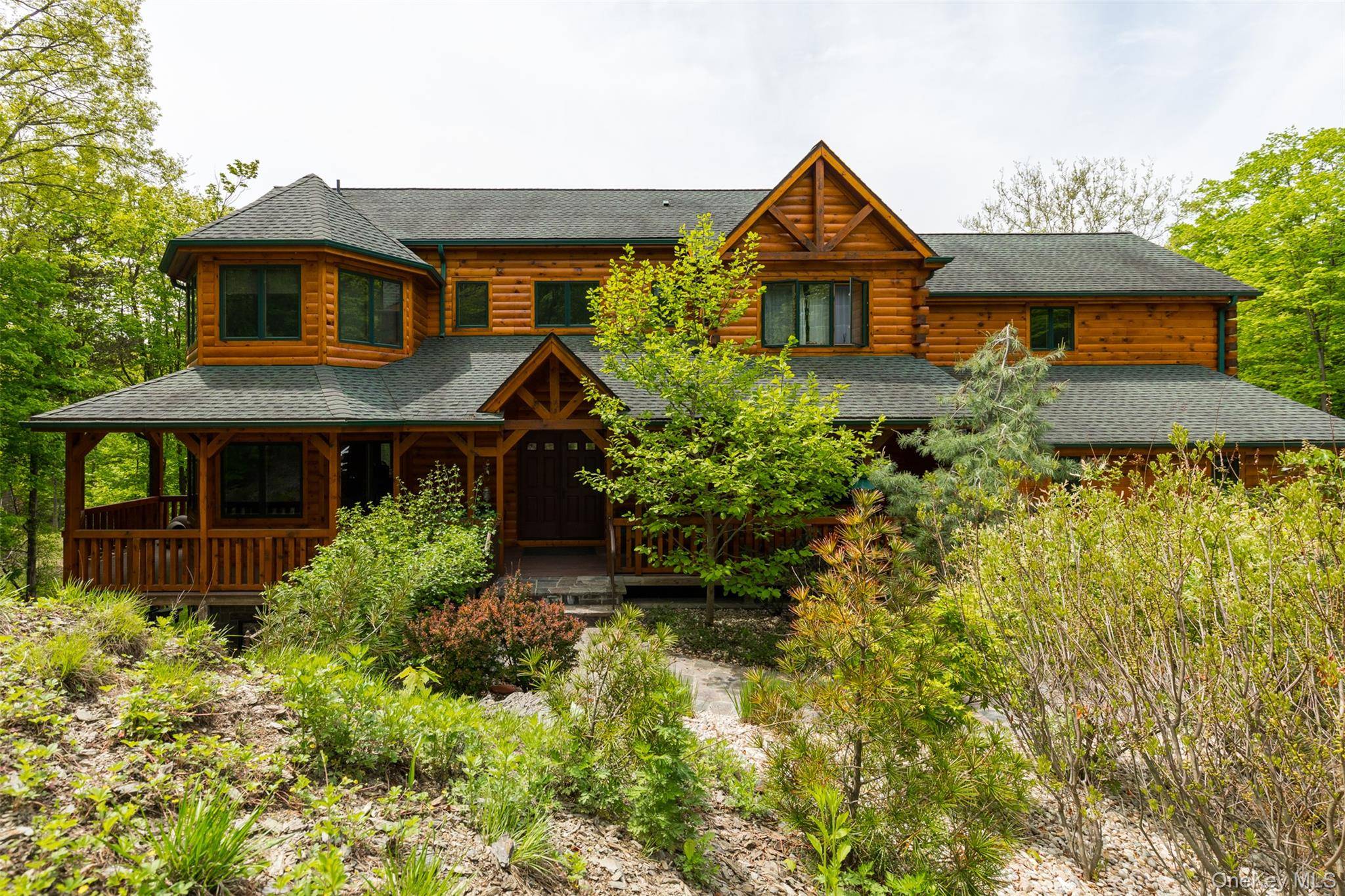 162 Crum Elbow RD, Hyde Park, NY 12538