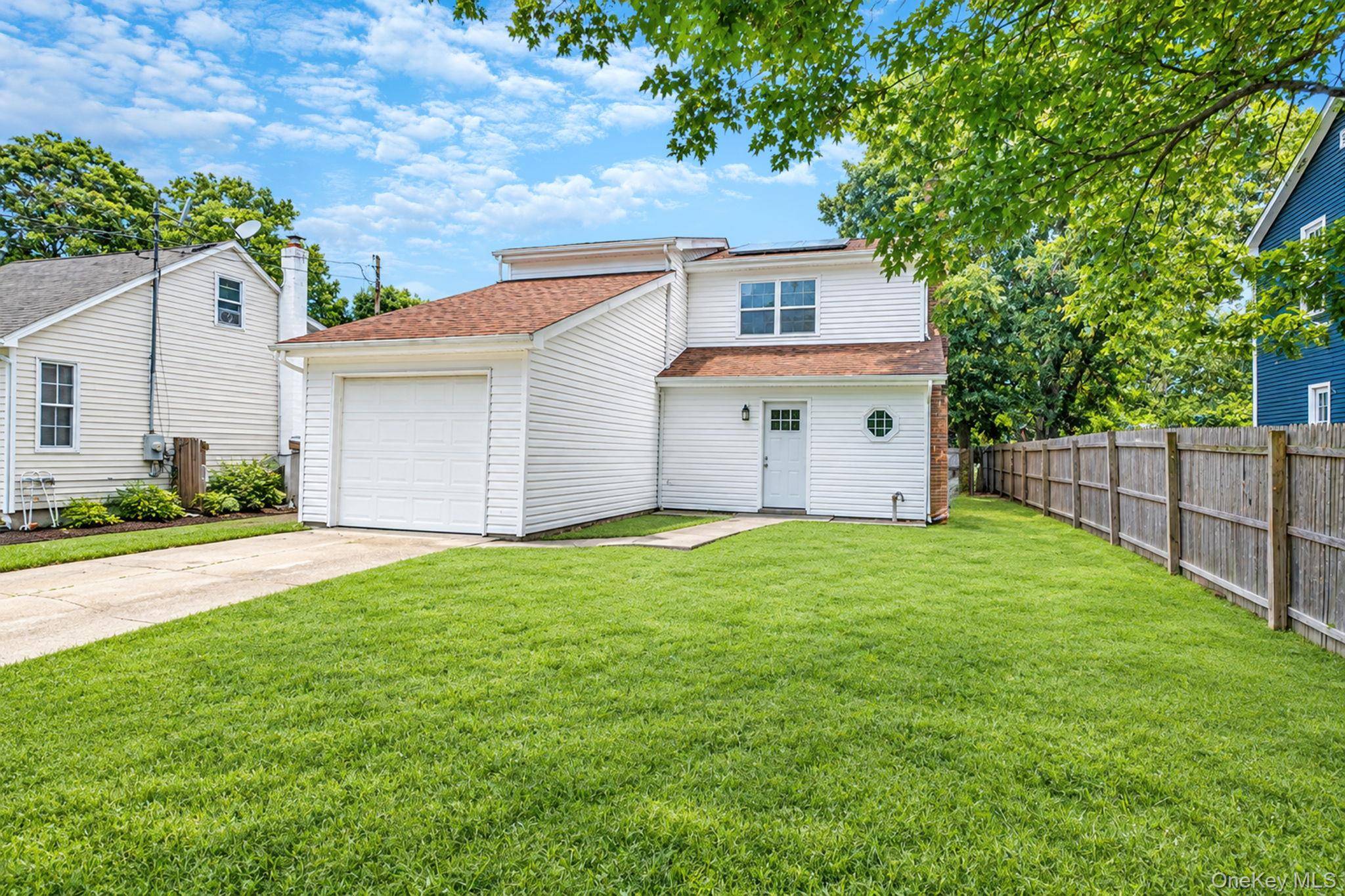 35 Lombardy DR, Shirley, NY 11967