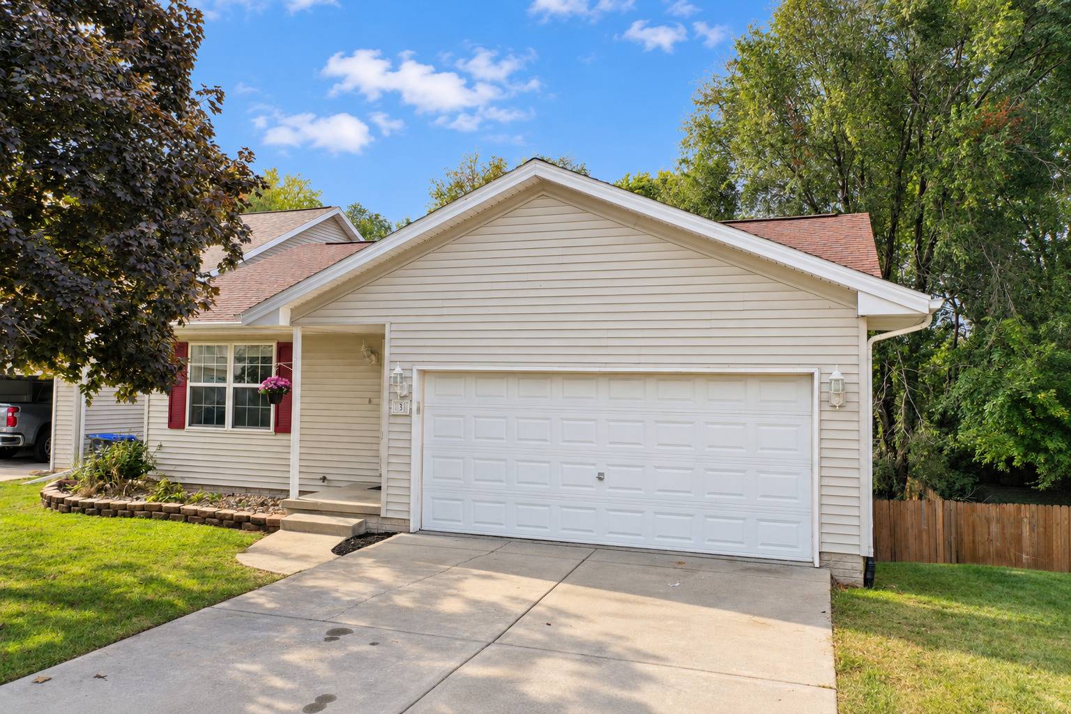 3 Nicole CT, Bloomington, IL 61701