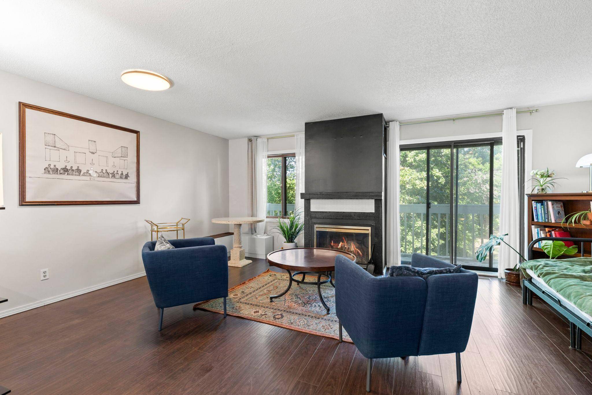 6652 Gretchen LN N, Oakdale, MN 55128