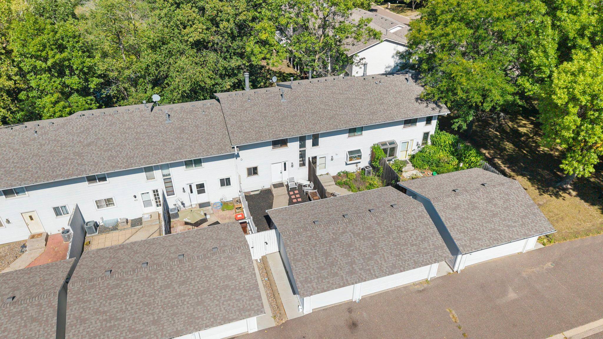 6652 Gretchen LN N, Oakdale, MN 55128