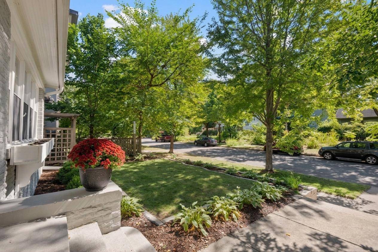 1055 Goodrich AVE, Saint Paul, MN 55105