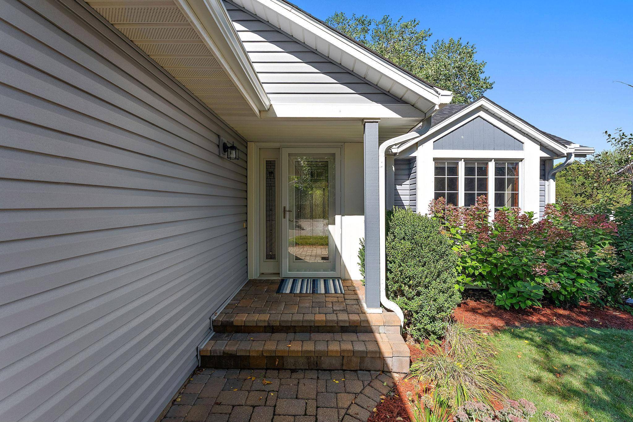 9056 Sequoia RD, Woodbury, MN 55125