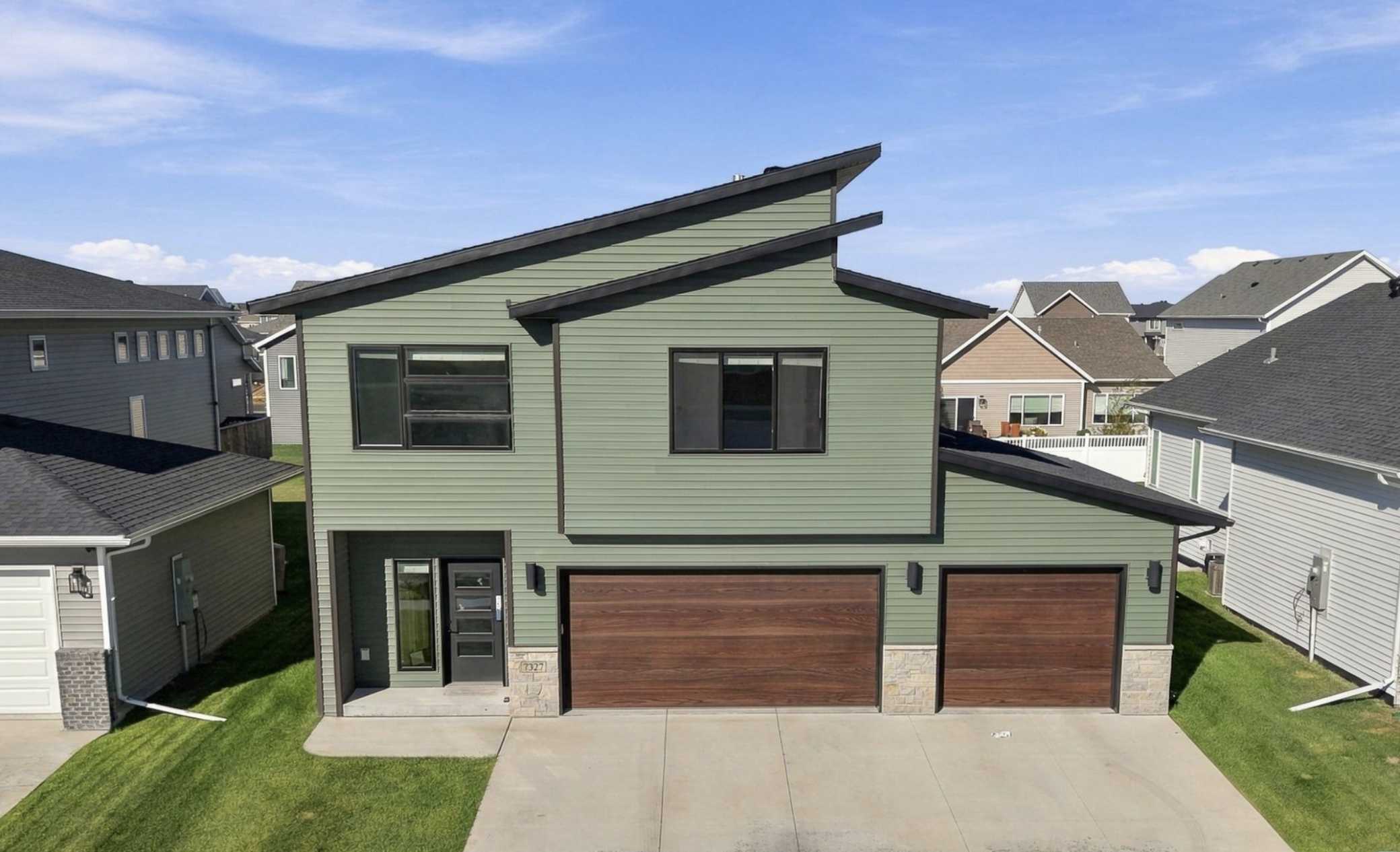 7327 Madelyn LN S, Fargo, ND 58104