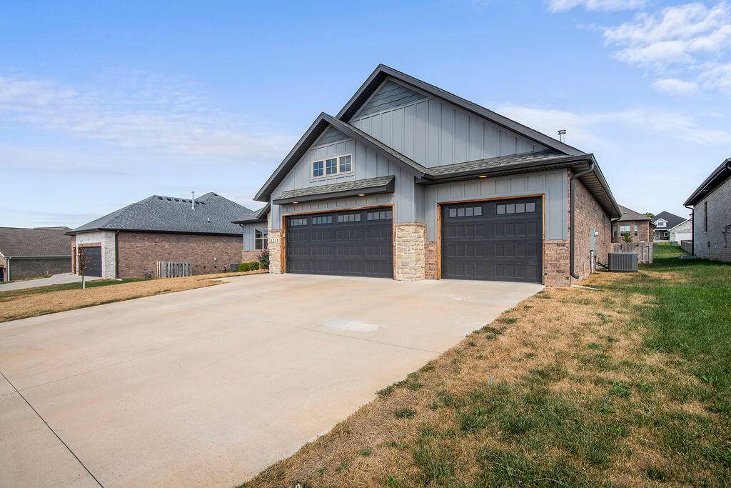1215 W Sage CT, Springfield, MO 65810
