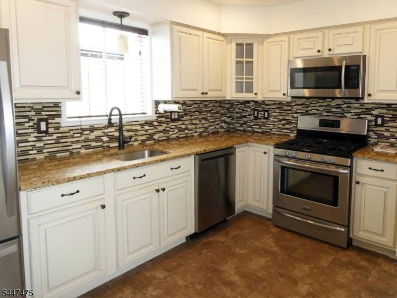 124 Winchester Way, Franklin Twp., NJ 08873