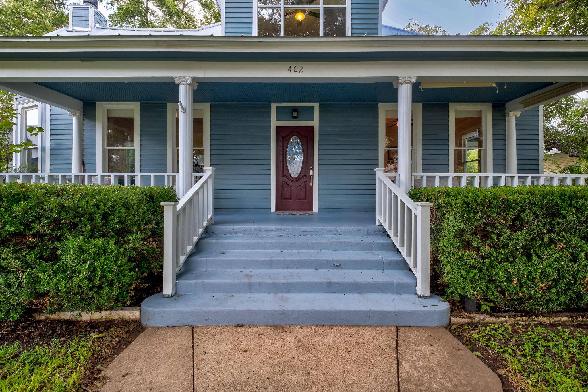 402 Hudgins ST, Smithville, TX 78957